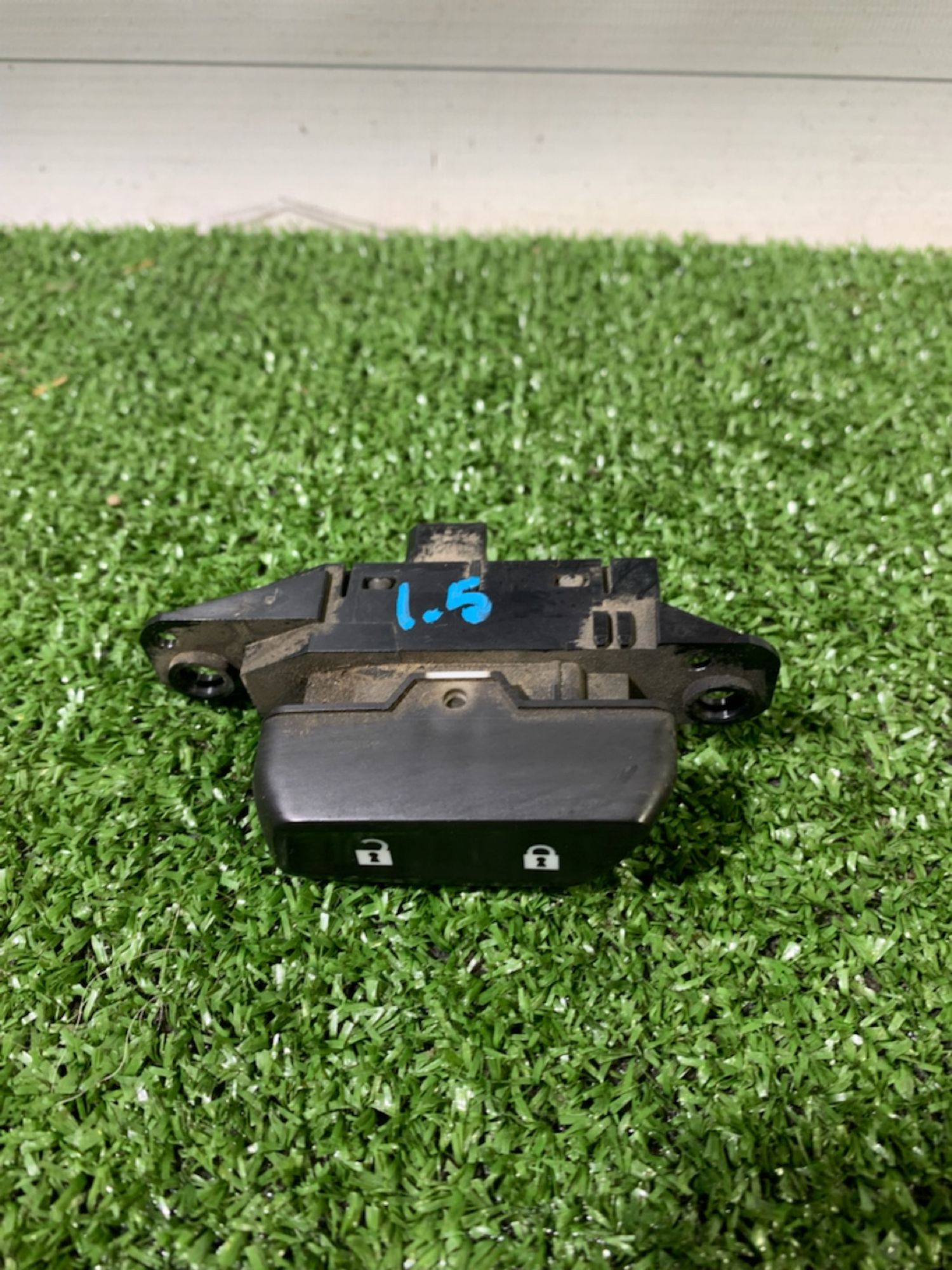 https://gcs.partsauto.market/rn-stockpro.appspot.com/thmbs/userImages/7493bedda53ffbba18042670cc6fed05/part/cb5864b0-055b-413b-8e58-66a1f4a86b4f_1733732477821.jpg