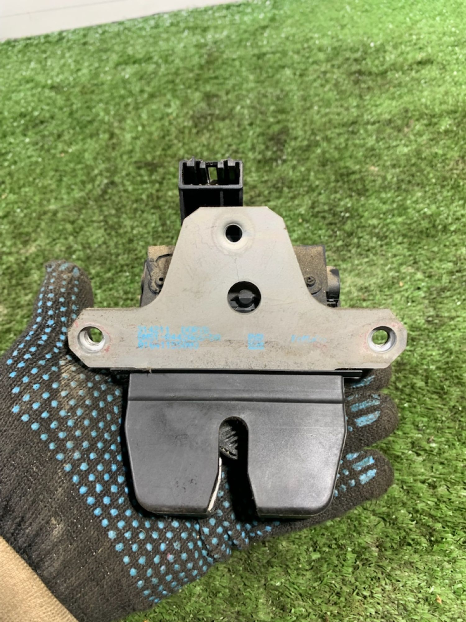 https://gcs.partsauto.market/rn-stockpro.appspot.com/thmbs/userImages/7493bedda53ffbba18042670cc6fed05/part/d470d60f-28b4-4904-8f38-e48379bcc84e_1741098038135.jpg