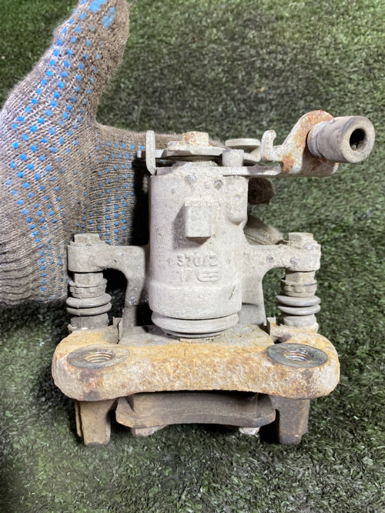 https://gcs.partsauto.market/rn-stockpro.appspot.com/thmbs/userImages/7493bedda53ffbba18042670cc6fed05/part/d84a1998-06cd-4b9d-bba8-15b40934d1e0_1748871709435.jpg