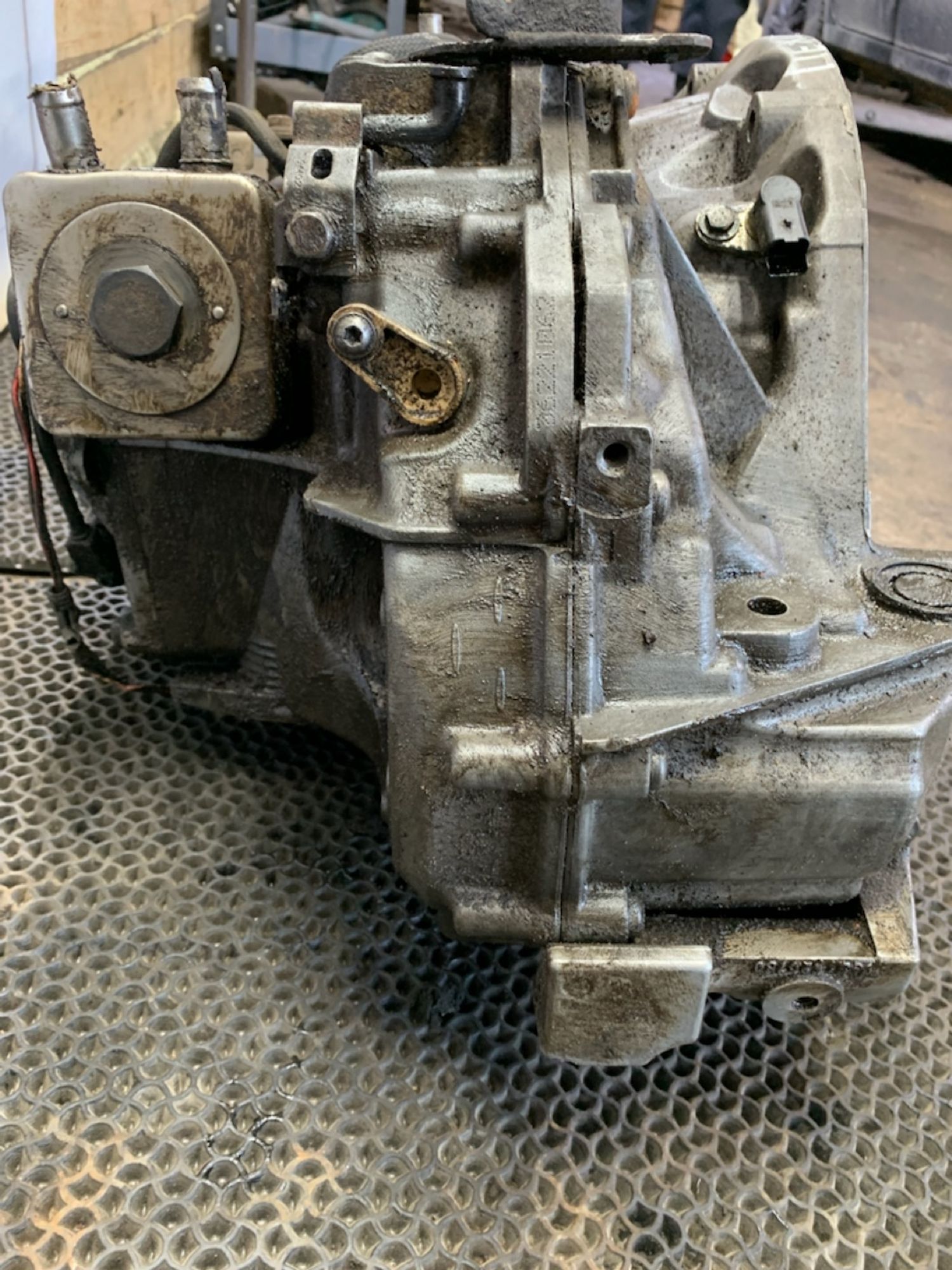 https://gcs.partsauto.market/rn-stockpro.appspot.com/thmbs/userImages/7493bedda53ffbba18042670cc6fed05/part/df300e61-8ba1-4457-a614-228465392b65_1743069263904.jpg