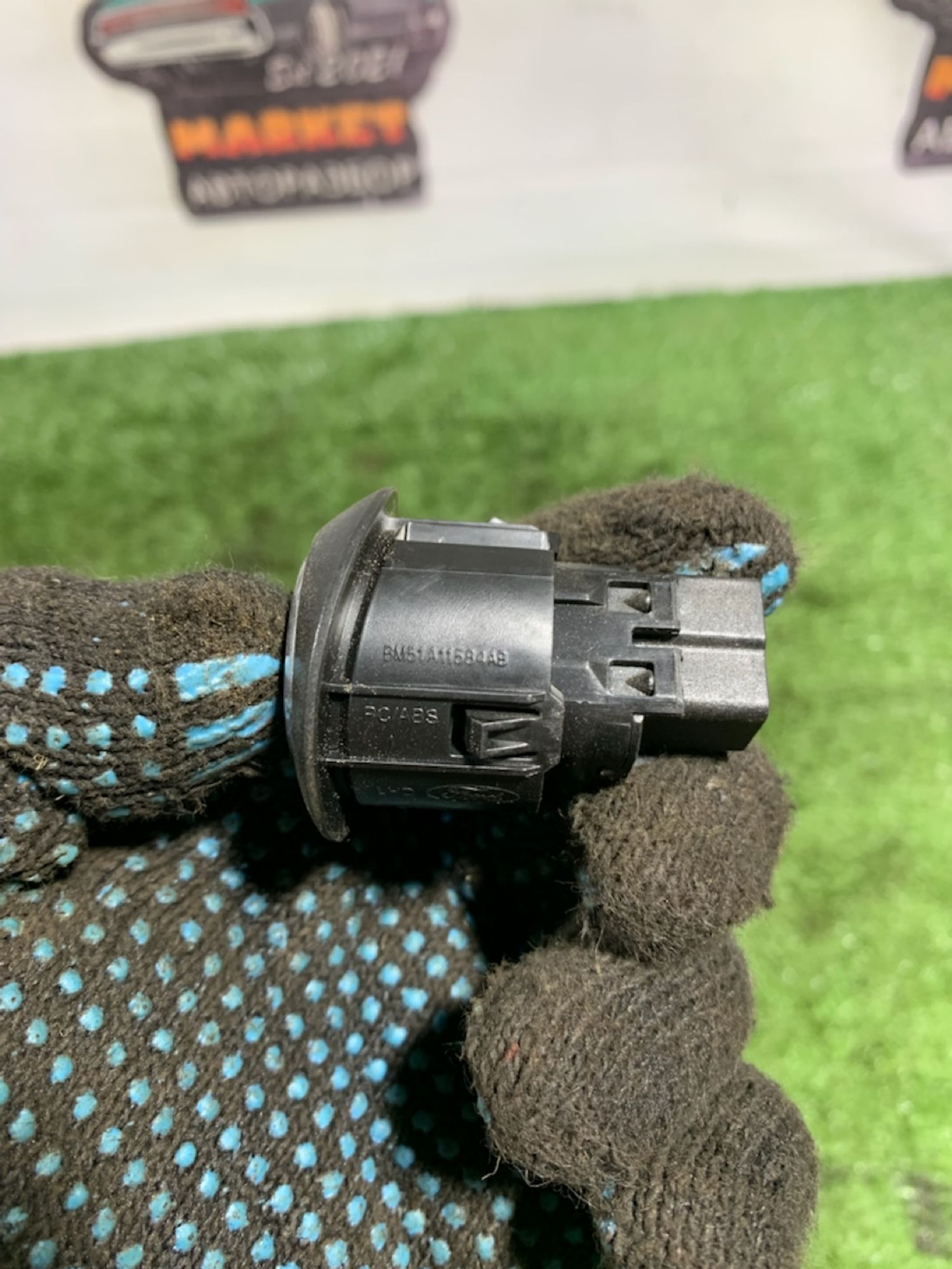 https://gcs.partsauto.market/rn-stockpro.appspot.com/thmbs/userImages/7493bedda53ffbba18042670cc6fed05/part/ef28726e-4c90-4a71-9eb4-863dd5f91c84_1741266760803.jpg