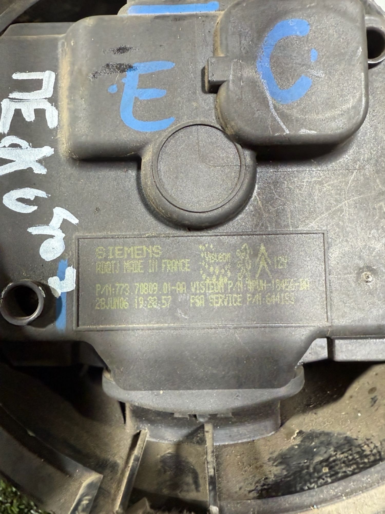 https://gcs.partsauto.market/rn-stockpro.appspot.com/thmbs/userImages/7493bedda53ffbba18042670cc6fed05/part/f7174df1-3406-4984-9f7d-6b9216c59df9_1742284388514.jpg