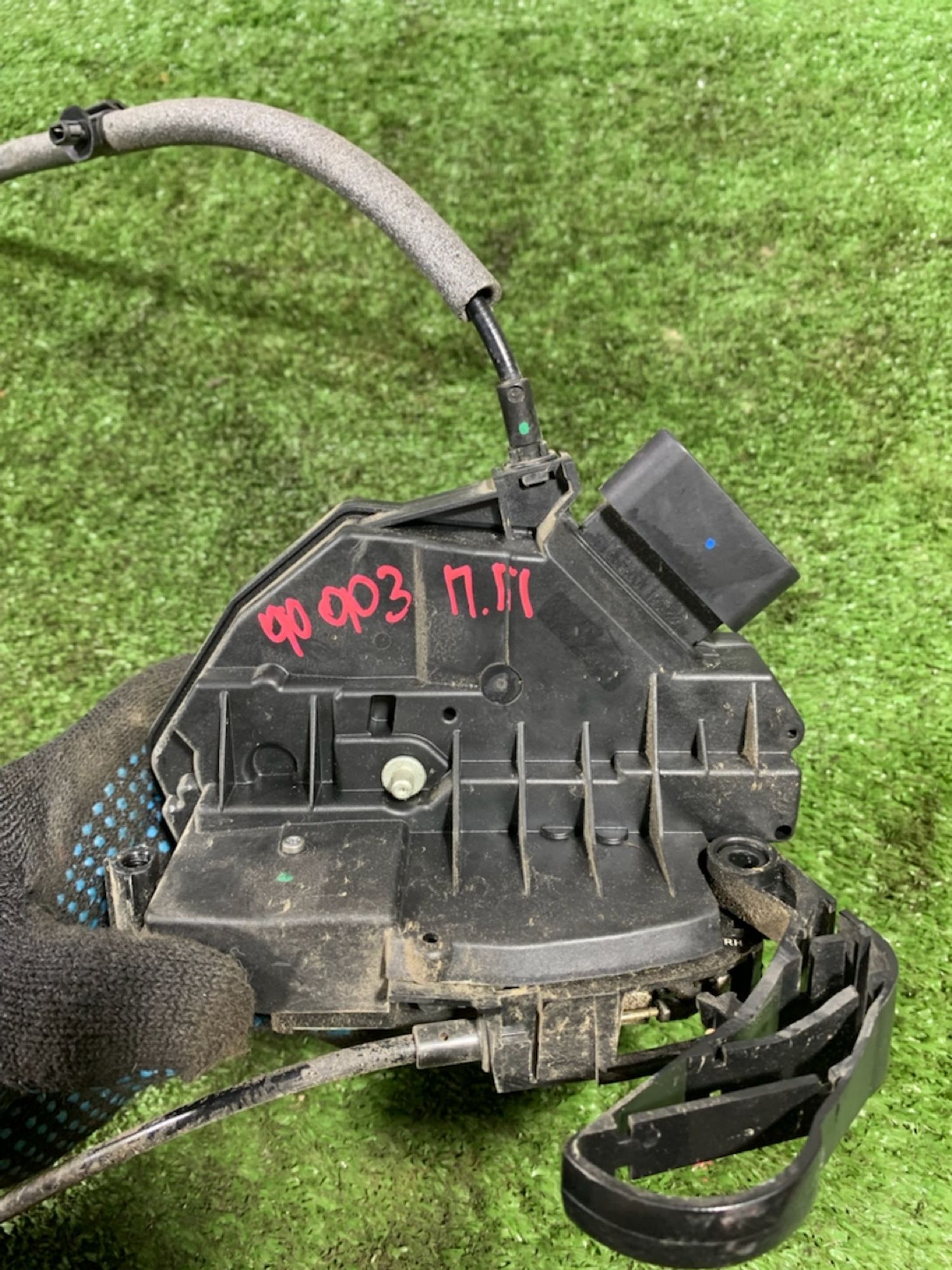 https://gcs.partsauto.market/rn-stockpro.appspot.com/thmbs/userImages/7493bedda53ffbba18042670cc6fed05/part/fd98053f-6742-454c-aa62-6f69f127352d_1741179365319.jpg
