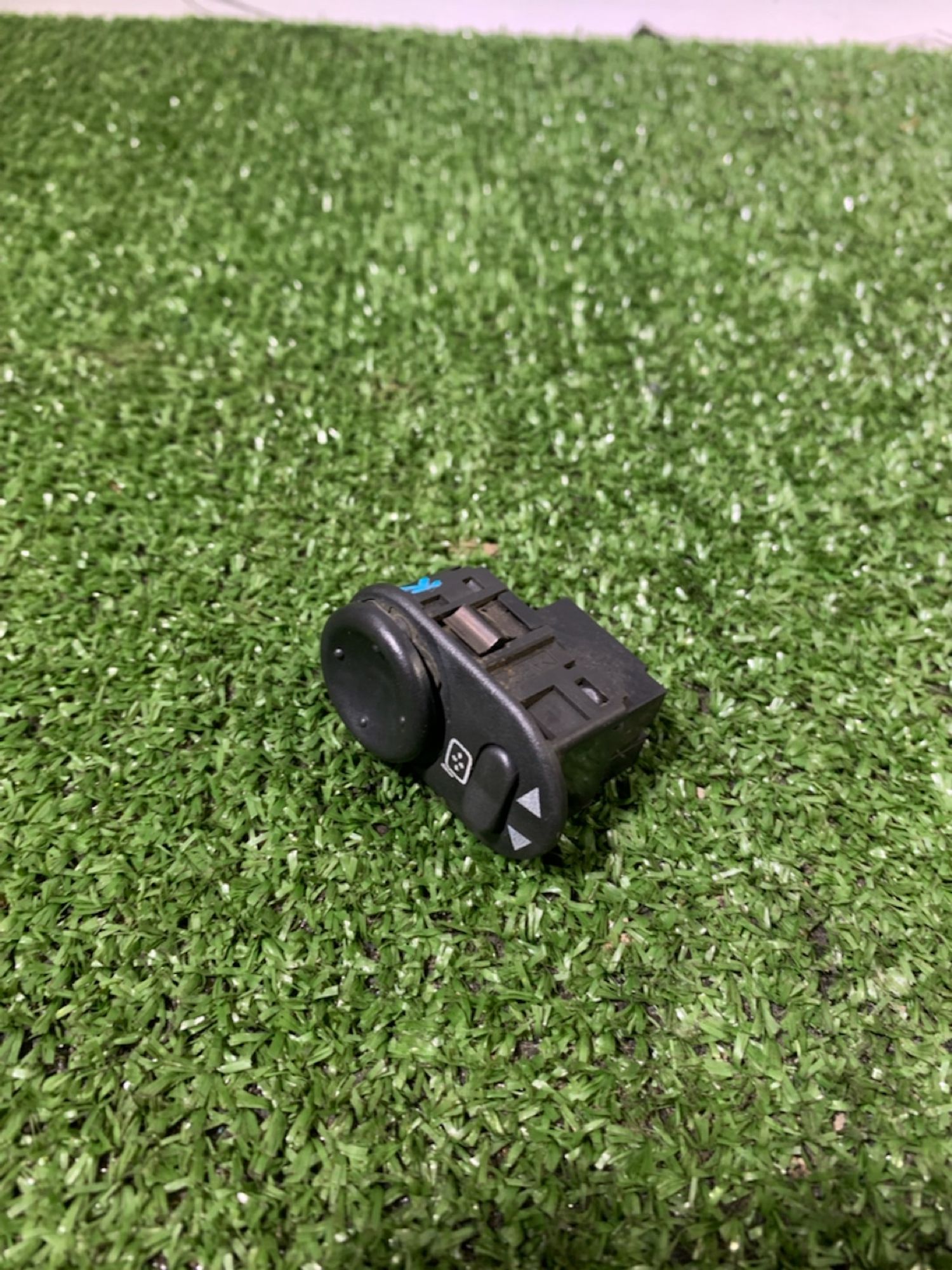https://gcs.partsauto.market/rn-stockpro.appspot.com/thmbs/userImages/7493bedda53ffbba18042670cc6fed05/part/fef8736c-4e64-40e8-a503-cd0bd581014a_1733735924945.jpg