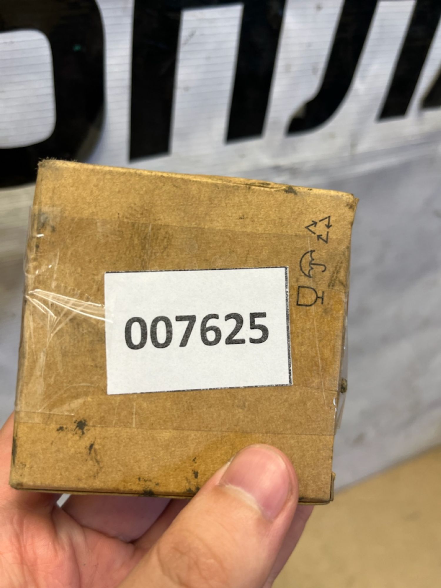 https://gcs.partsauto.market/rn-stockpro.appspot.com/thmbs/userImages/74b999aff9da8d5a09f9ff26dc196135/part/00993319-af85-4b40-be1e-533e85463469_1750408727276.jpg