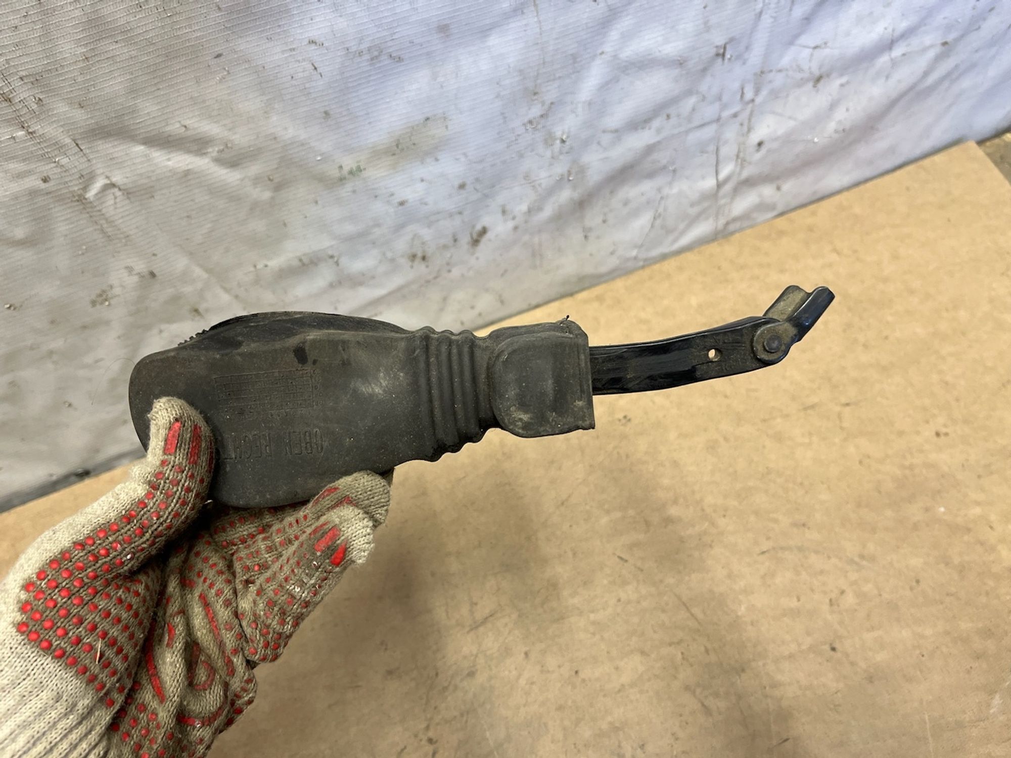 https://gcs.partsauto.market/rn-stockpro.appspot.com/thmbs/userImages/74b999aff9da8d5a09f9ff26dc196135/part/067bb197-682b-4d0d-86d6-a7691ffa8e01_1746184826990.jpg