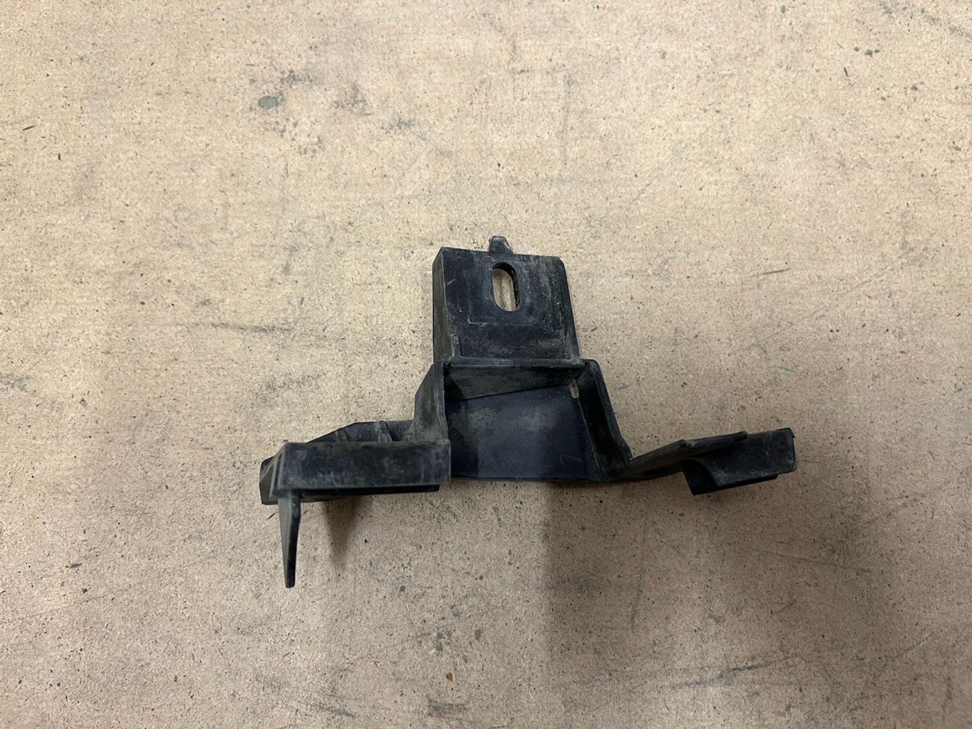 https://gcs.partsauto.market/rn-stockpro.appspot.com/thmbs/userImages/74b999aff9da8d5a09f9ff26dc196135/part/0a462361-5d99-4cad-9e93-0693bf348e11_1746163367501.jpg
