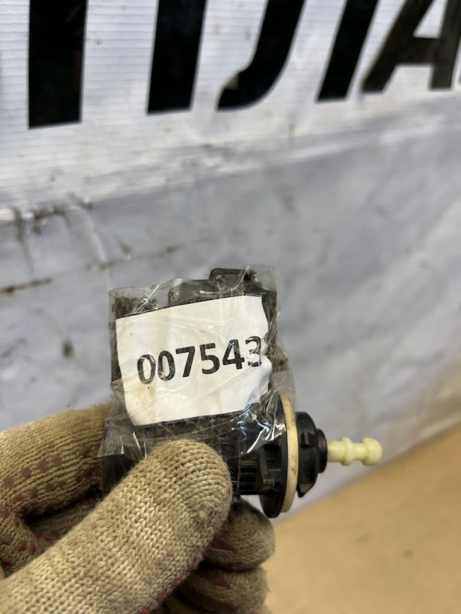 https://gcs.partsauto.market/rn-stockpro.appspot.com/thmbs/userImages/74b999aff9da8d5a09f9ff26dc196135/part/0a78b66a-bec6-4650-acb9-710909d0fd18_1750334546070.jpg