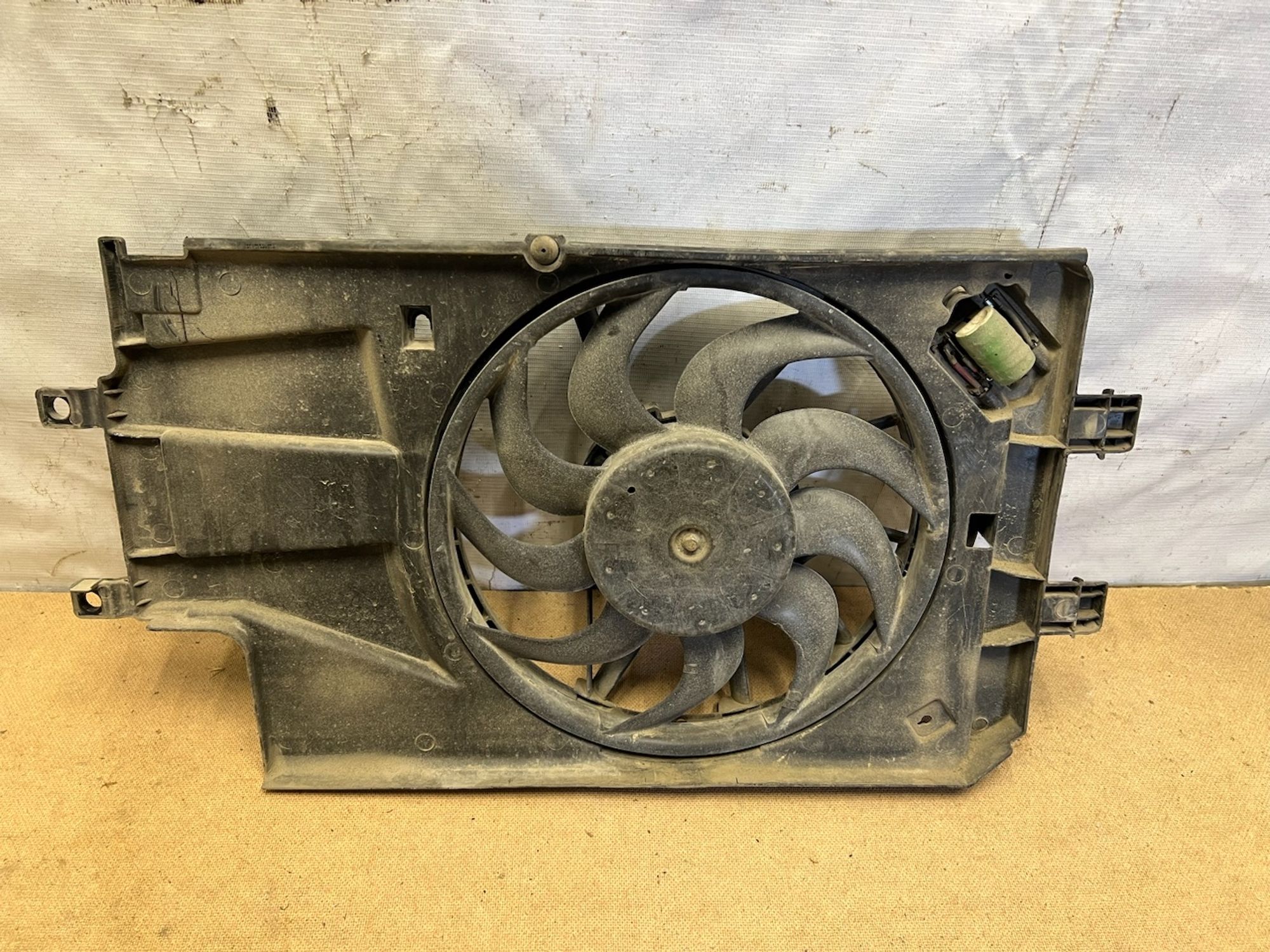 https://gcs.partsauto.market/rn-stockpro.appspot.com/thmbs/userImages/74b999aff9da8d5a09f9ff26dc196135/part/18a7a3d1-8b27-4945-9298-6037e2925601_1744894840036.jpg