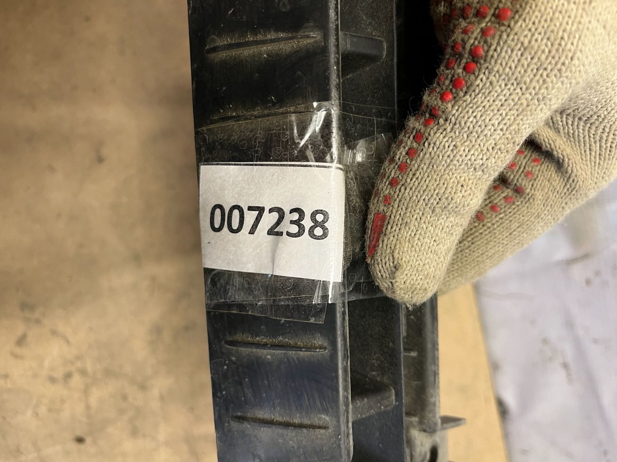 https://gcs.partsauto.market/rn-stockpro.appspot.com/thmbs/userImages/74b999aff9da8d5a09f9ff26dc196135/part/1afd795b-340f-4834-b046-90d1acf89f35_1747377488704.jpg