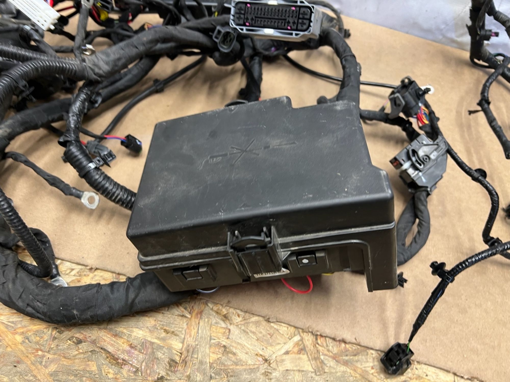 https://gcs.partsauto.market/rn-stockpro.appspot.com/thmbs/userImages/74b999aff9da8d5a09f9ff26dc196135/part/30ef8c5d-8360-4b64-9b0b-5f98bedad0f9_1741609288758.jpg