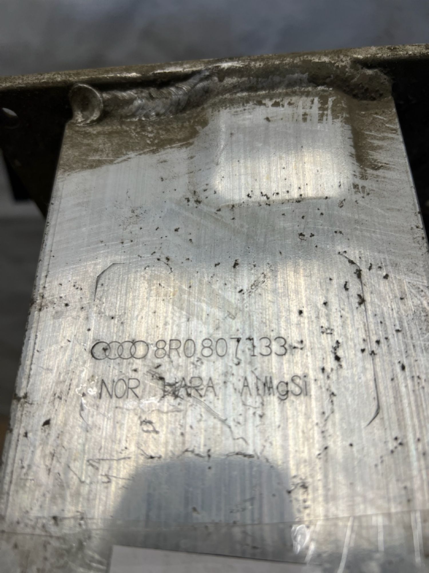 https://gcs.partsauto.market/rn-stockpro.appspot.com/thmbs/userImages/74b999aff9da8d5a09f9ff26dc196135/part/370478bd-0025-45a6-b7d1-dcf146ebfda4_1743873278501.jpg