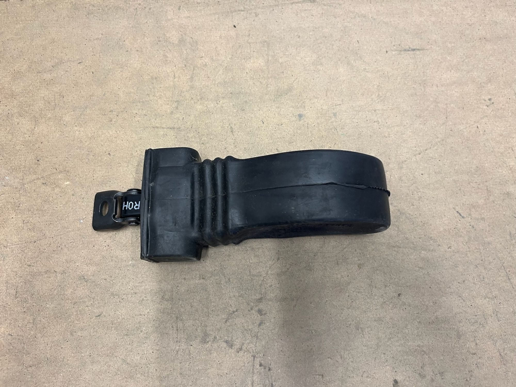 https://gcs.partsauto.market/rn-stockpro.appspot.com/thmbs/userImages/74b999aff9da8d5a09f9ff26dc196135/part/3f53ae71-02e6-412b-ab0d-a2203bf5afd0_1750248264585.jpg