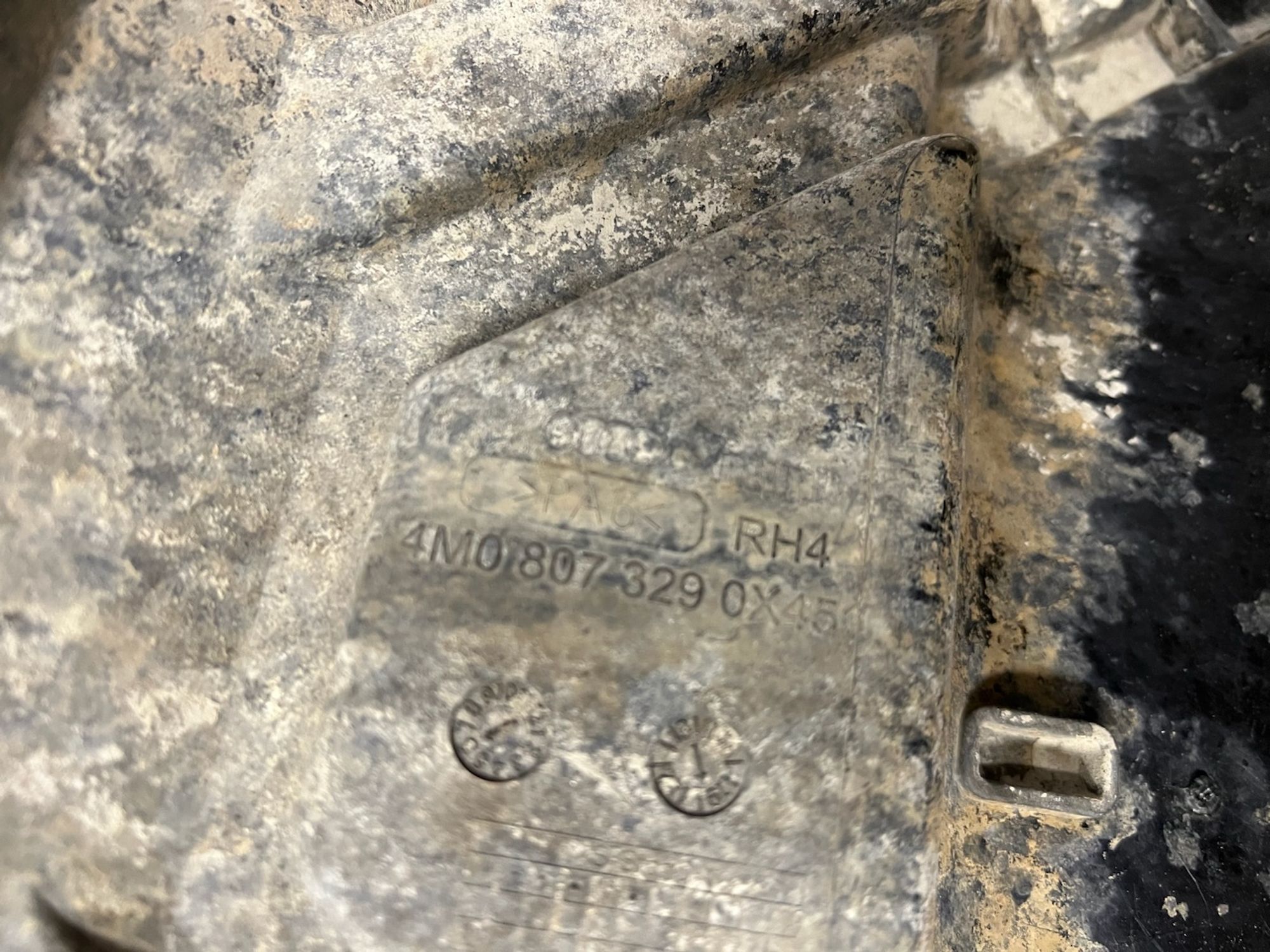 https://gcs.partsauto.market/rn-stockpro.appspot.com/thmbs/userImages/74b999aff9da8d5a09f9ff26dc196135/part/418d0f8e-16be-4c39-b2a9-e431d927018b_1745256983105.jpg