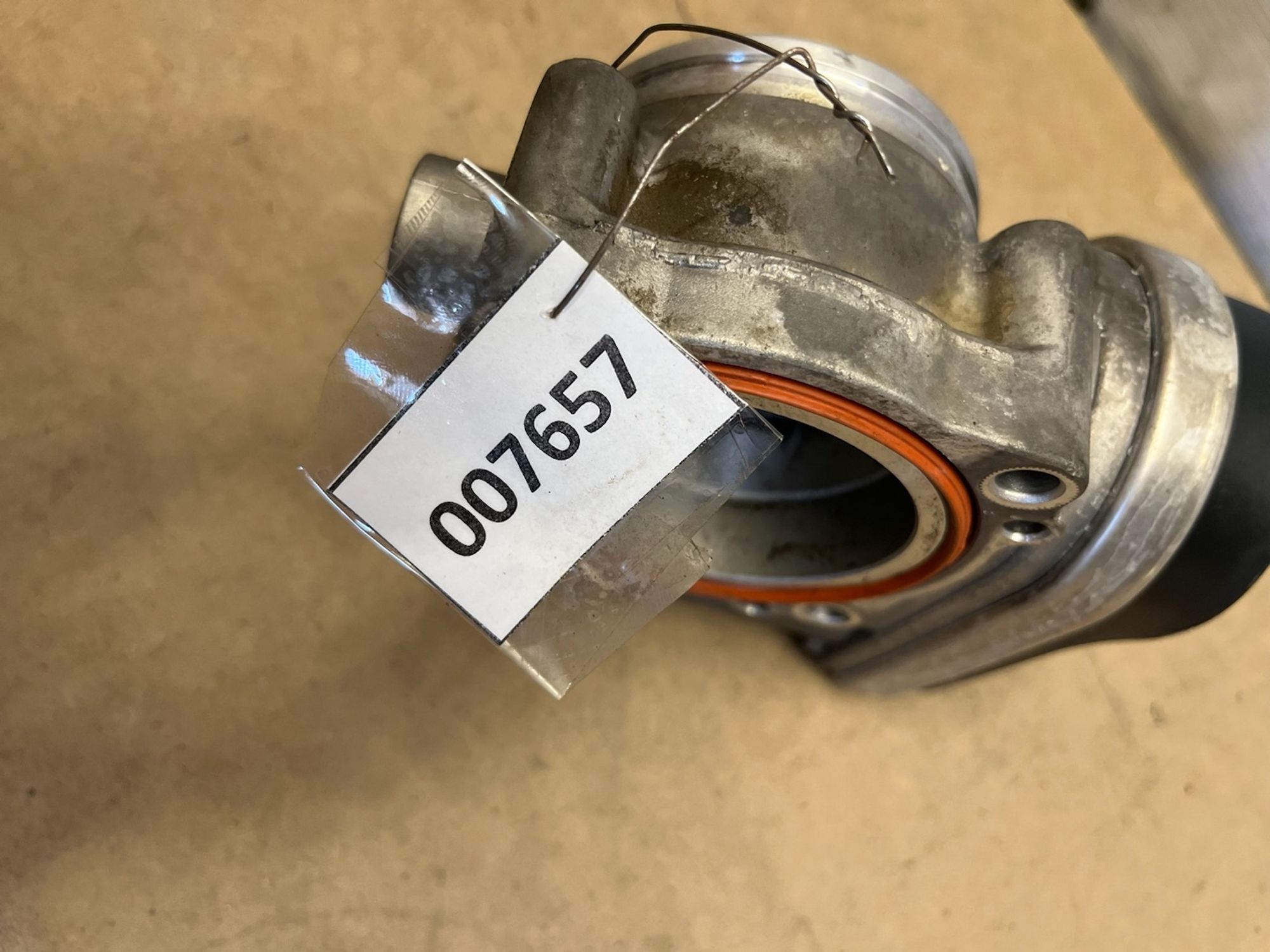 https://gcs.partsauto.market/rn-stockpro.appspot.com/thmbs/userImages/74b999aff9da8d5a09f9ff26dc196135/part/42af32e6-41ac-4908-a532-af946e96a1a8_1750407042627.jpg