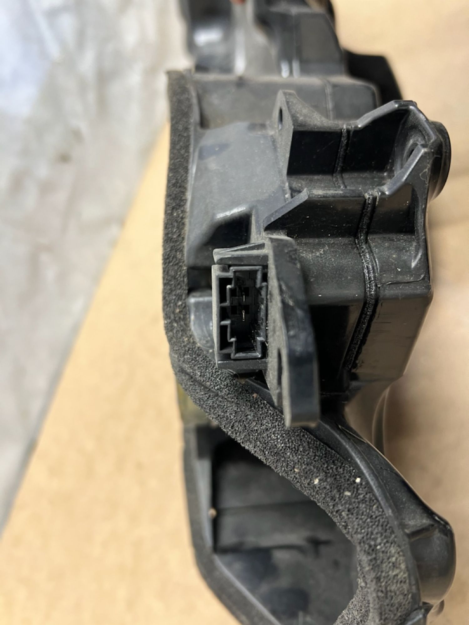 https://gcs.partsauto.market/rn-stockpro.appspot.com/thmbs/userImages/74b999aff9da8d5a09f9ff26dc196135/part/45d32270-94a5-4a29-9fad-62f6f754fb10_1743875384461.jpg