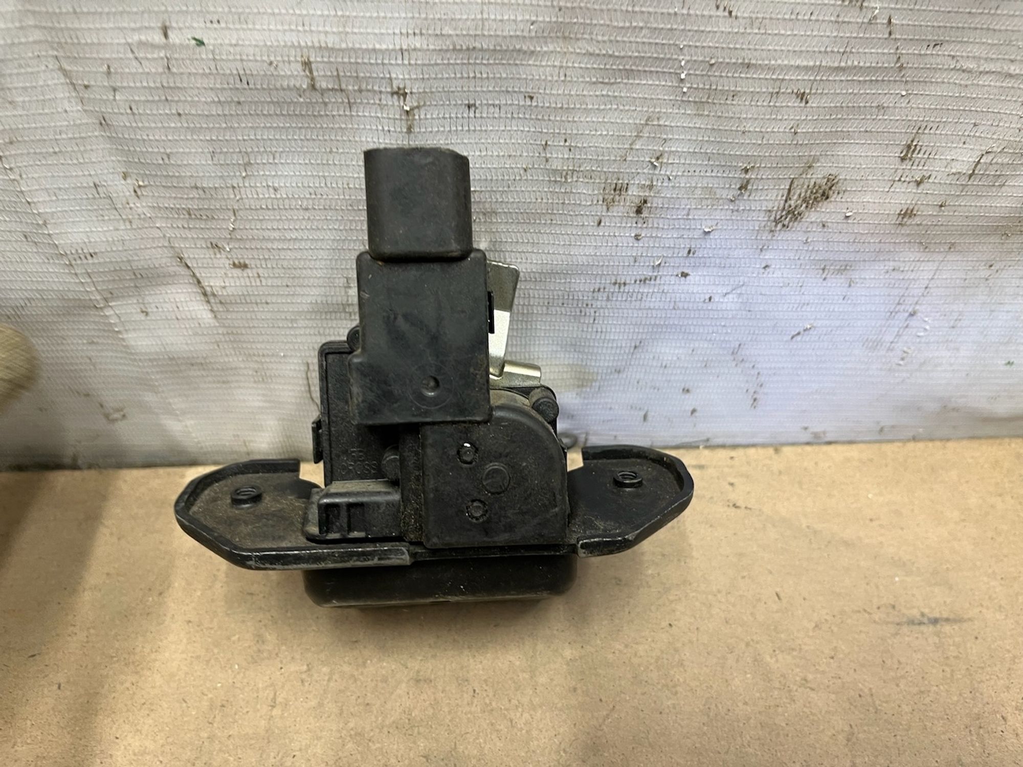 https://gcs.partsauto.market/rn-stockpro.appspot.com/thmbs/userImages/74b999aff9da8d5a09f9ff26dc196135/part/461f3660-9c6c-4865-bcc4-51cff687ae2c_1750334949042.jpg