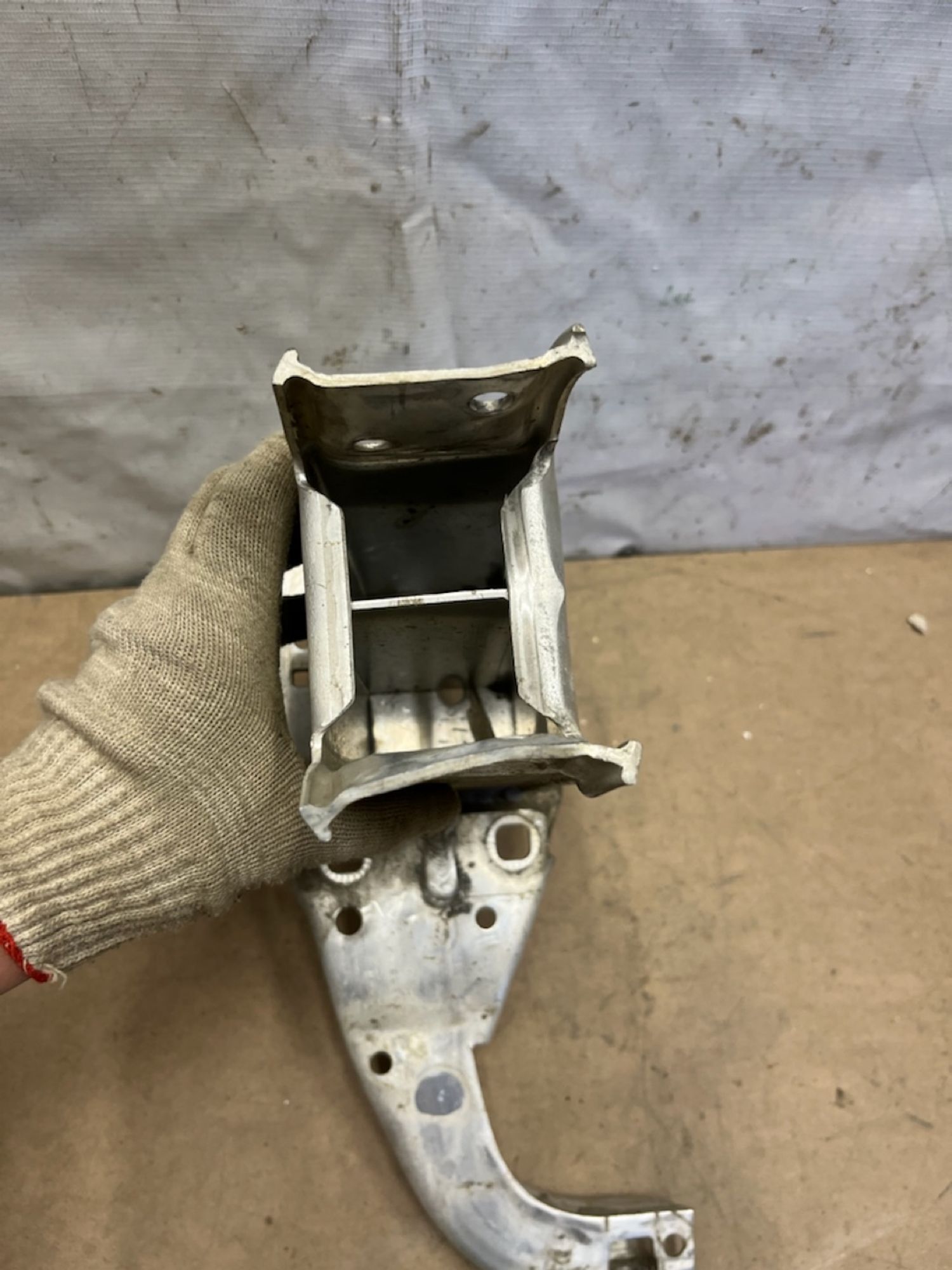 https://gcs.partsauto.market/rn-stockpro.appspot.com/thmbs/userImages/74b999aff9da8d5a09f9ff26dc196135/part/48ea95de-4db8-423c-8fee-092916f487de_1750326070333.jpg