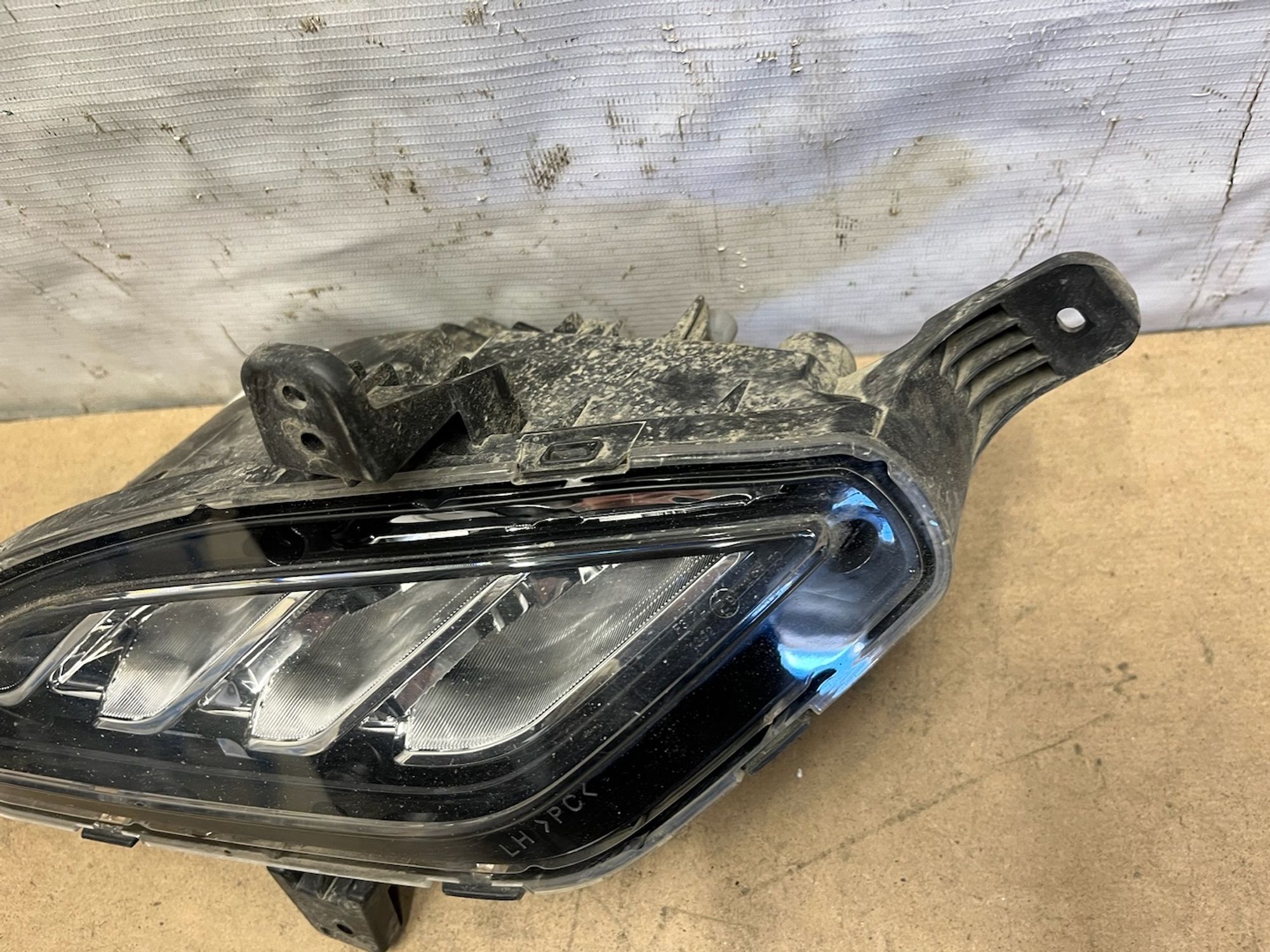 https://gcs.partsauto.market/rn-stockpro.appspot.com/thmbs/userImages/74b999aff9da8d5a09f9ff26dc196135/part/4ae979d5-e2d0-4111-8834-3020e4d2502d_1748065856168.jpg