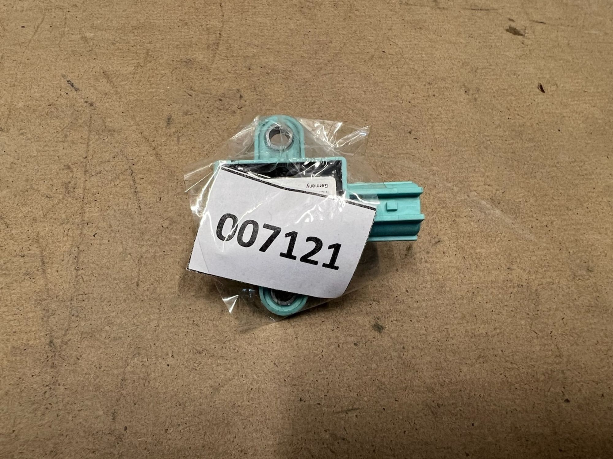 https://gcs.partsauto.market/rn-stockpro.appspot.com/thmbs/userImages/74b999aff9da8d5a09f9ff26dc196135/part/4ebb46ba-93b0-4bd9-9f09-a39faf624262_1748971010648.jpg