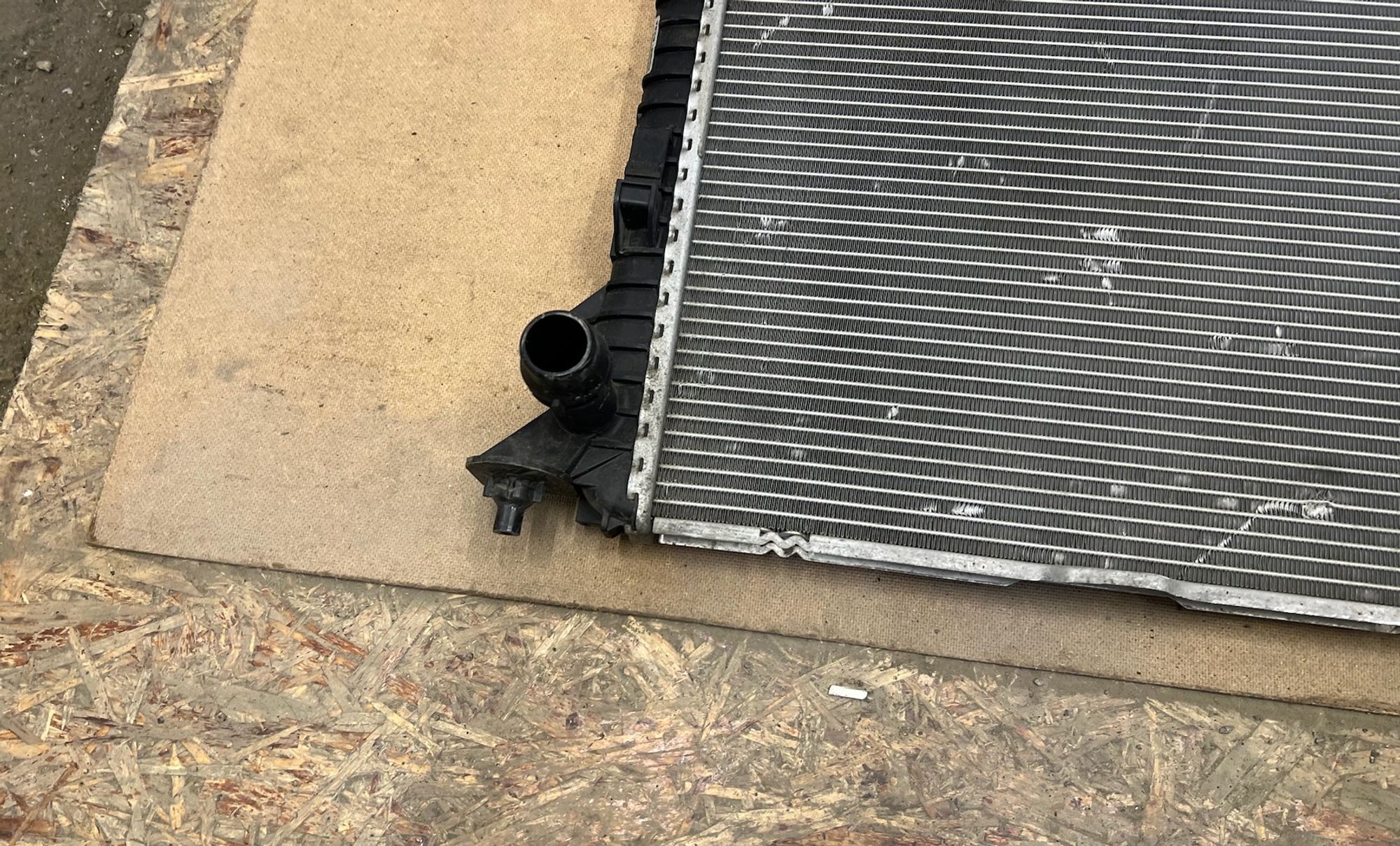 https://gcs.partsauto.market/rn-stockpro.appspot.com/thmbs/userImages/74b999aff9da8d5a09f9ff26dc196135/part/52e1bc42-3603-4793-af3e-268b4fa44a05_1744895070527.jpg