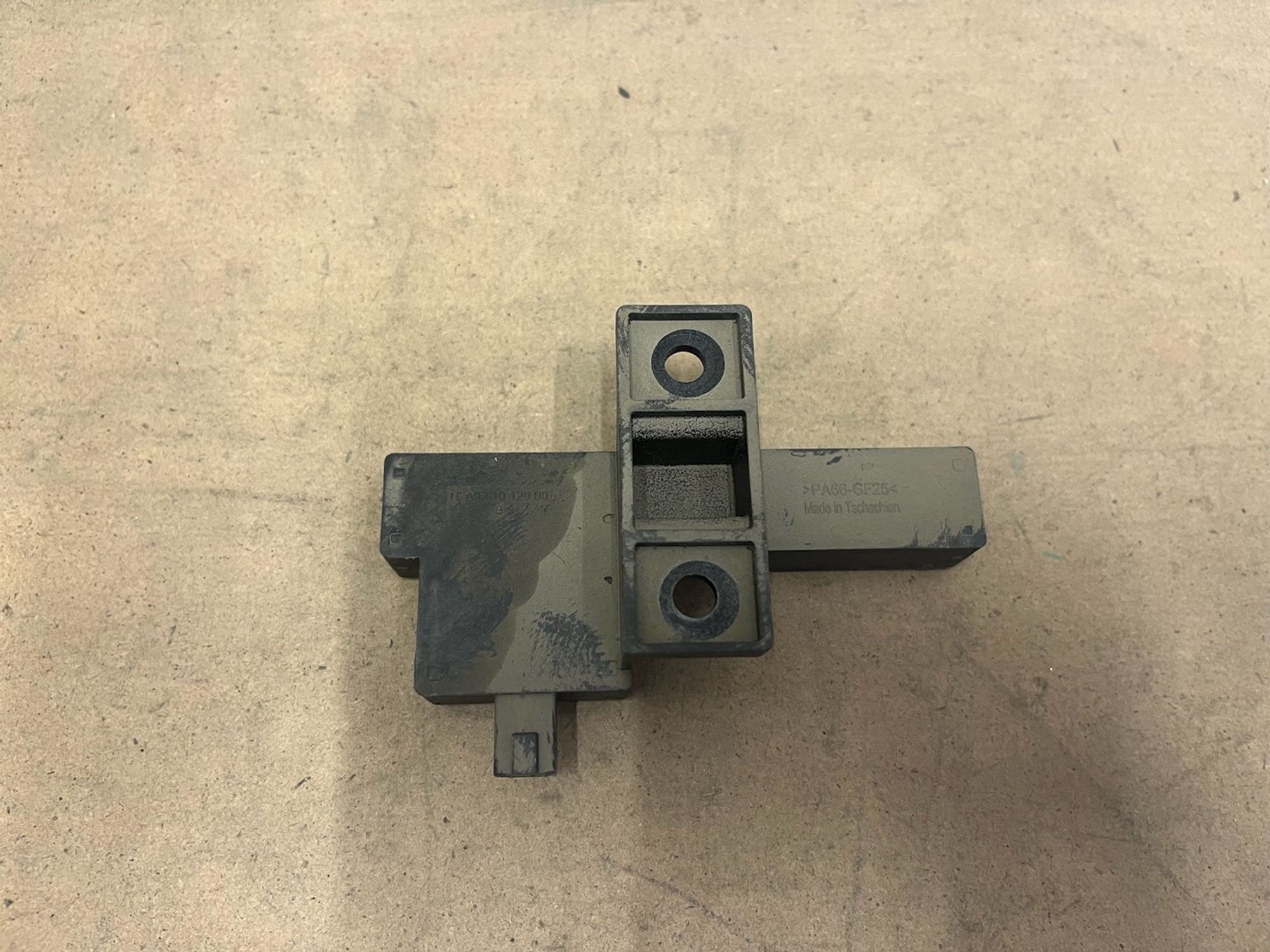 https://gcs.partsauto.market/rn-stockpro.appspot.com/thmbs/userImages/74b999aff9da8d5a09f9ff26dc196135/part/55efccd6-7f98-41ae-bf44-195da8c145a5_1750247444979.jpg