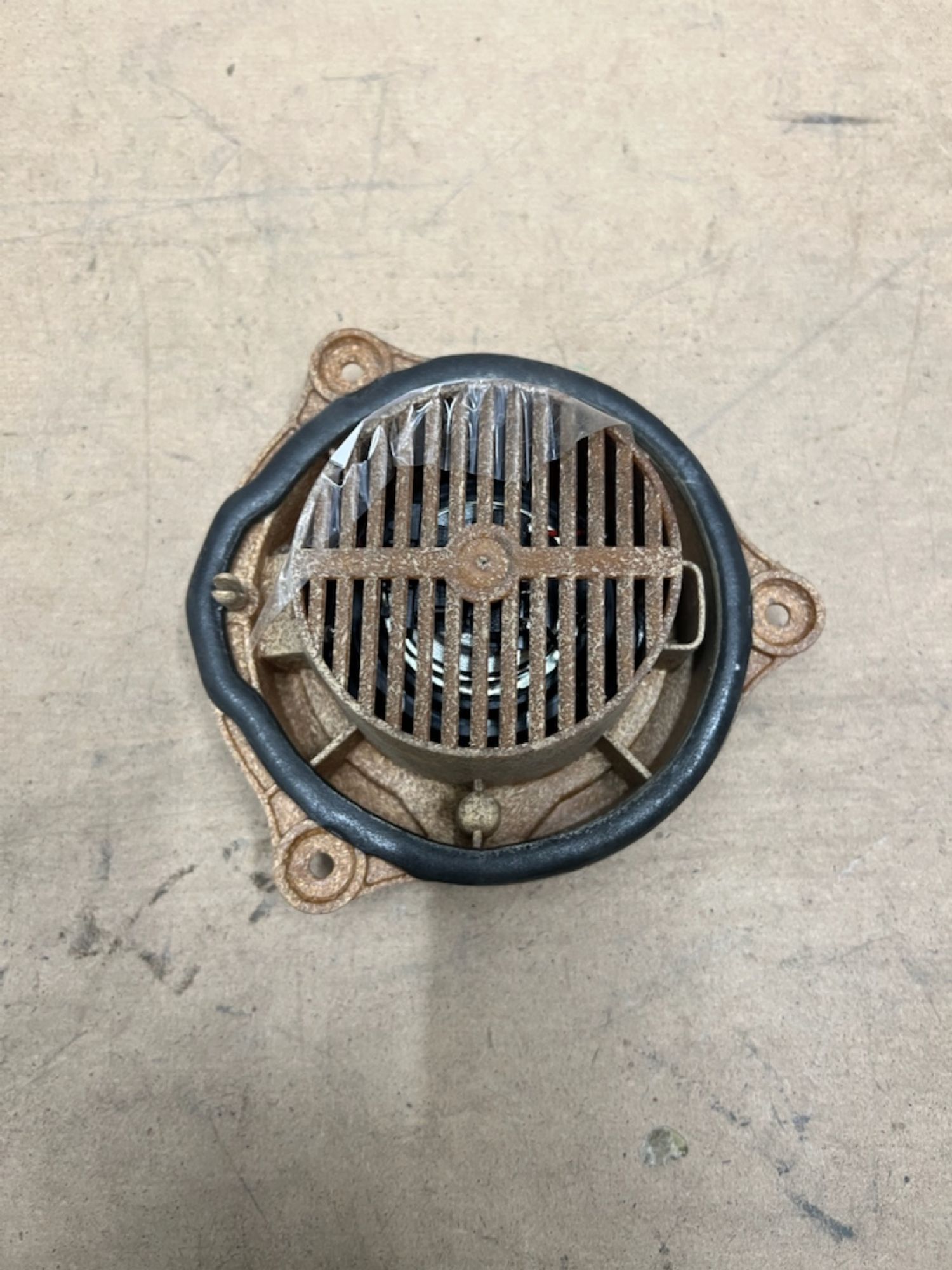 https://gcs.partsauto.market/rn-stockpro.appspot.com/thmbs/userImages/74b999aff9da8d5a09f9ff26dc196135/part/60faf71f-e889-4eb8-95a4-51830642c271_1743875132030.jpg