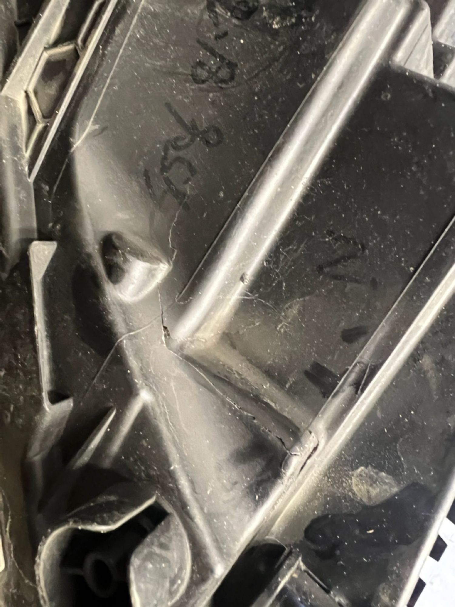 https://gcs.partsauto.market/rn-stockpro.appspot.com/thmbs/userImages/74b999aff9da8d5a09f9ff26dc196135/part/705fbb93-ab76-4e37-8ba8-1a4672bcd991_1747848914019.jpg