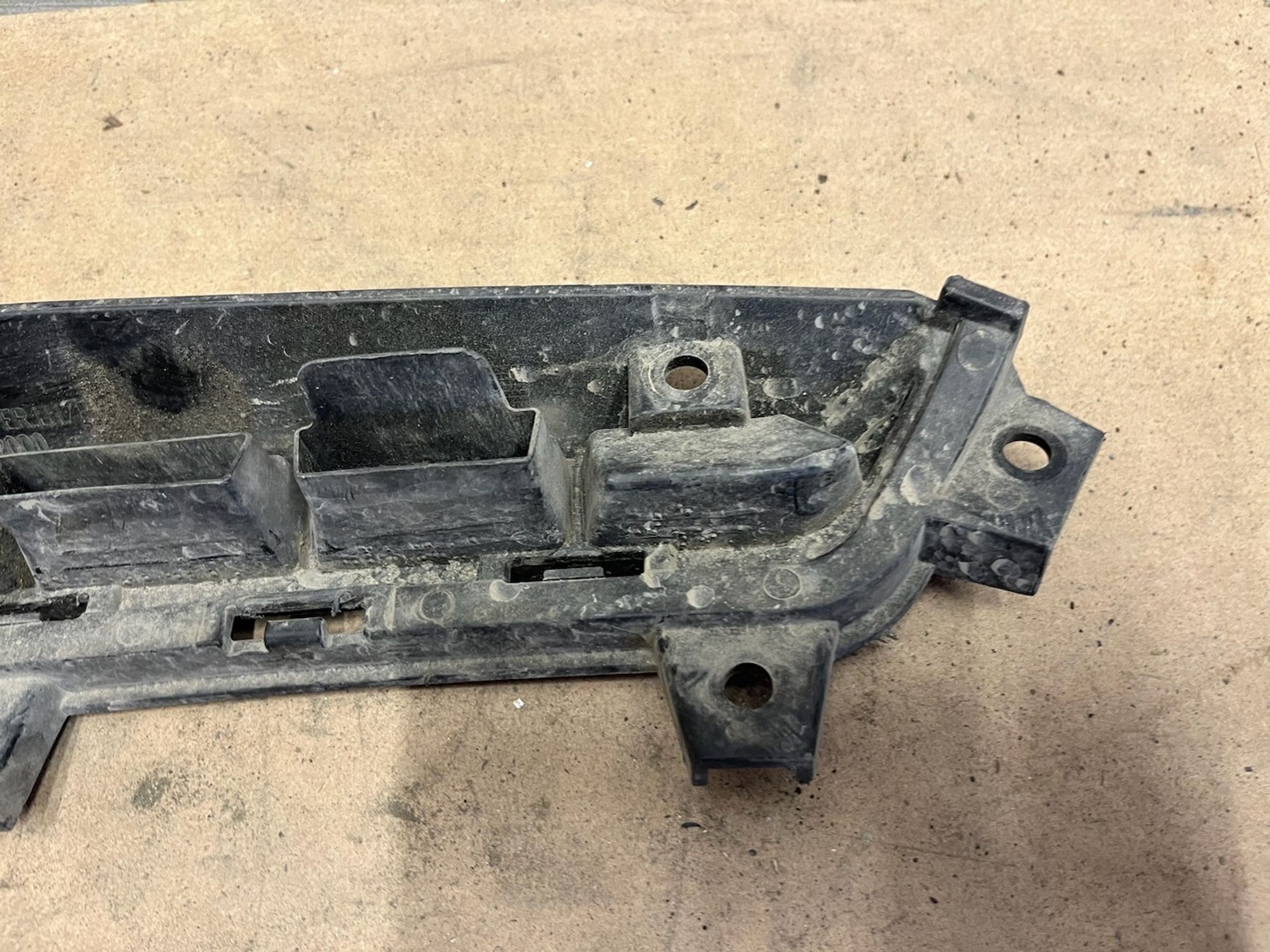 https://gcs.partsauto.market/rn-stockpro.appspot.com/thmbs/userImages/74b999aff9da8d5a09f9ff26dc196135/part/787d4a41-038e-45e9-be7a-28f08c94176b_1747377462688.jpg