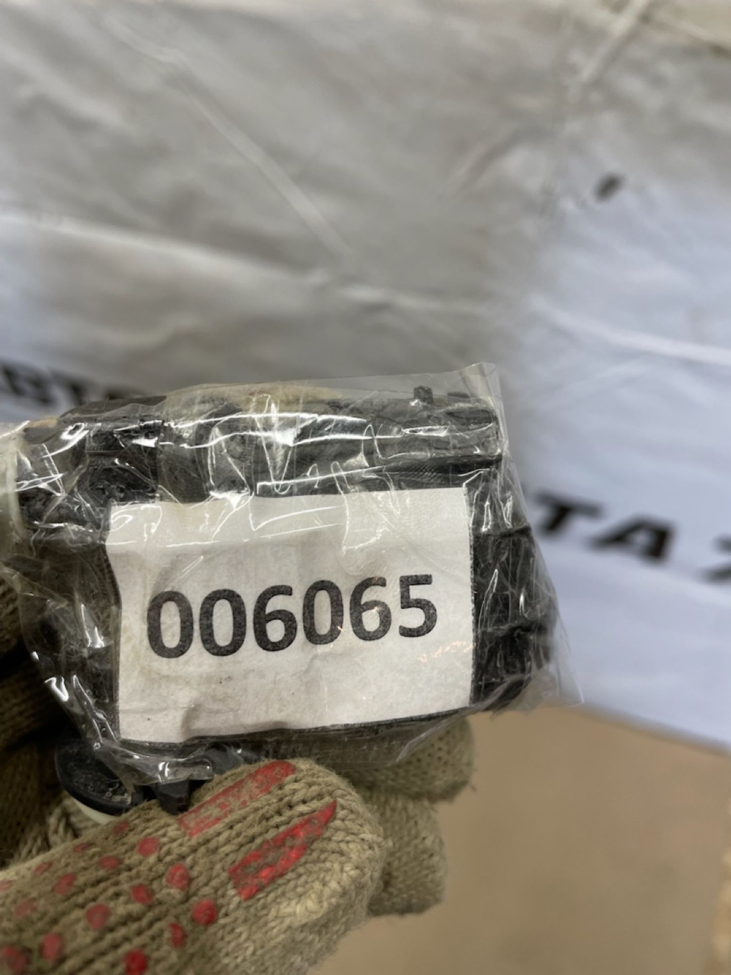 https://gcs.partsauto.market/rn-stockpro.appspot.com/thmbs/userImages/74b999aff9da8d5a09f9ff26dc196135/part/7dd5fb94-2baf-4991-a123-9655d175be10_1739277086912.jpg