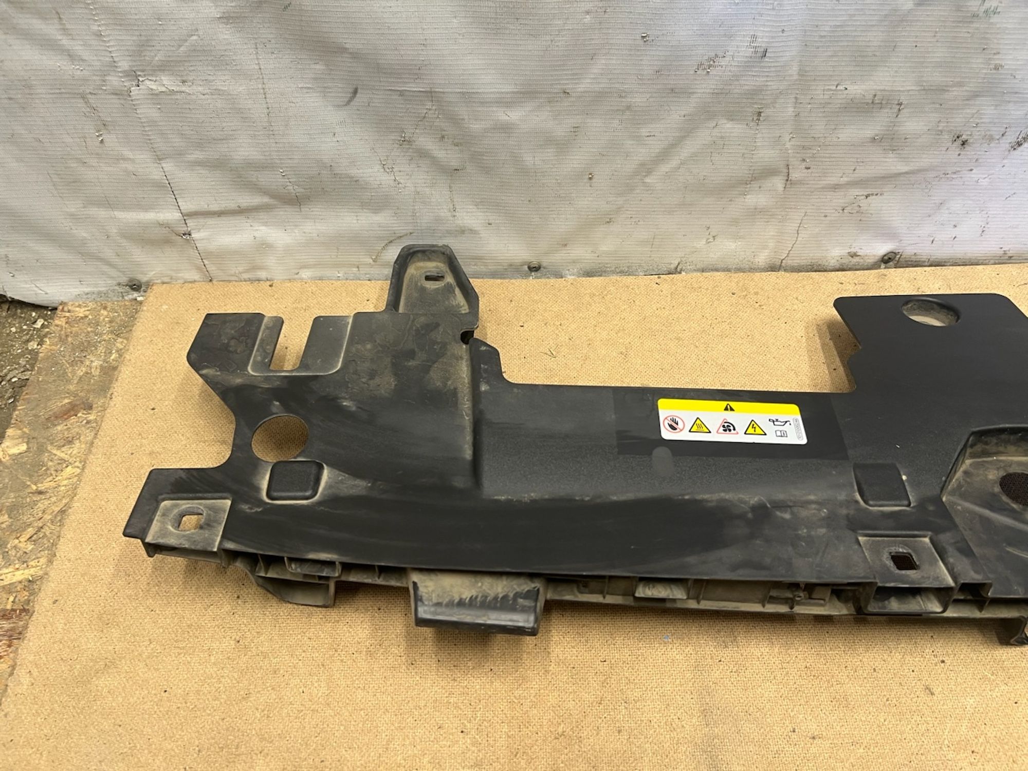 https://gcs.partsauto.market/rn-stockpro.appspot.com/thmbs/userImages/74b999aff9da8d5a09f9ff26dc196135/part/86508bc1-a321-4901-83b1-0d79c46be868_1744910355280.jpg