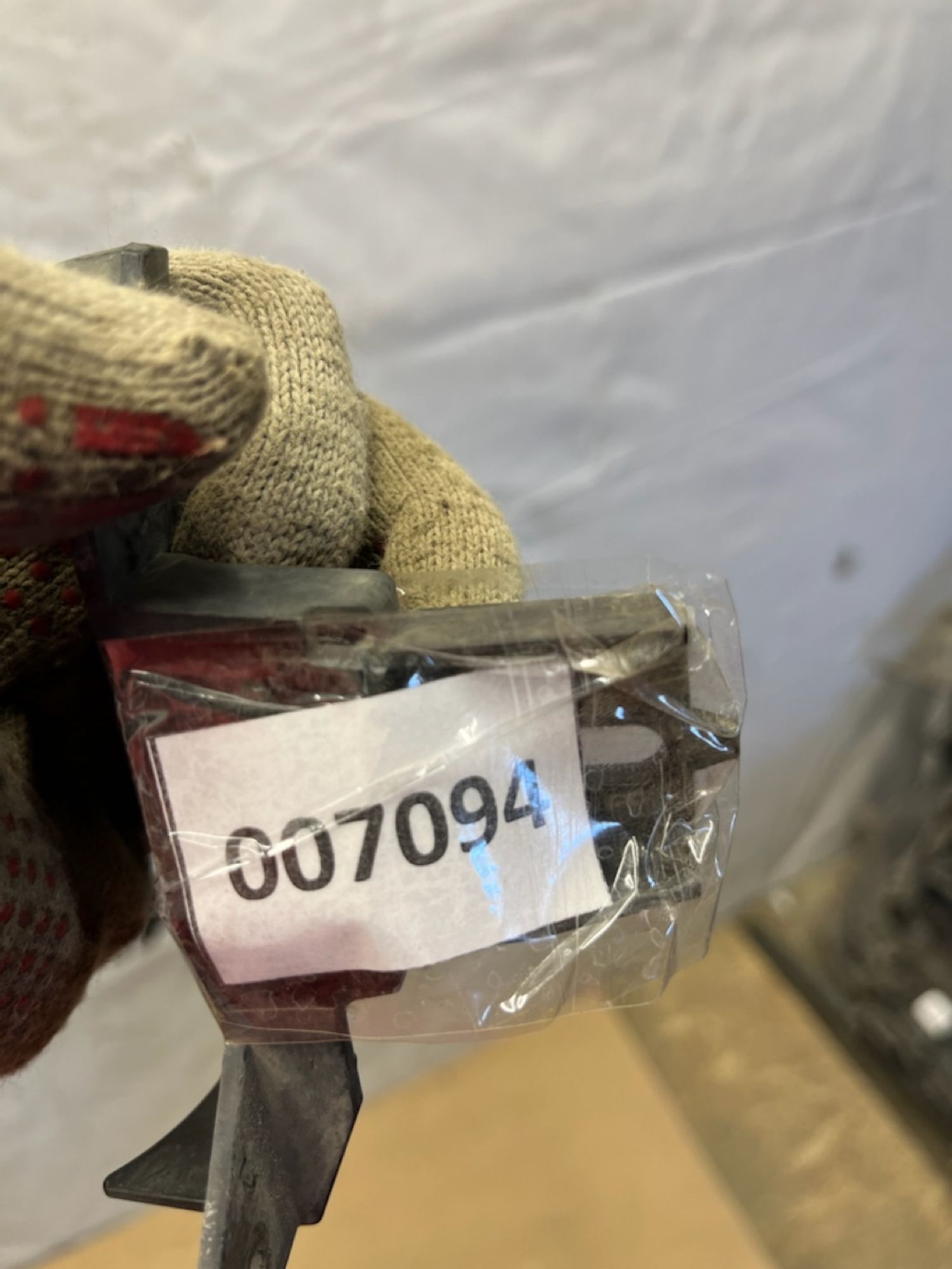https://gcs.partsauto.market/rn-stockpro.appspot.com/thmbs/userImages/74b999aff9da8d5a09f9ff26dc196135/part/8f377420-8c9b-4f6b-8020-9cc7f1b599fd_1746163363077.jpg