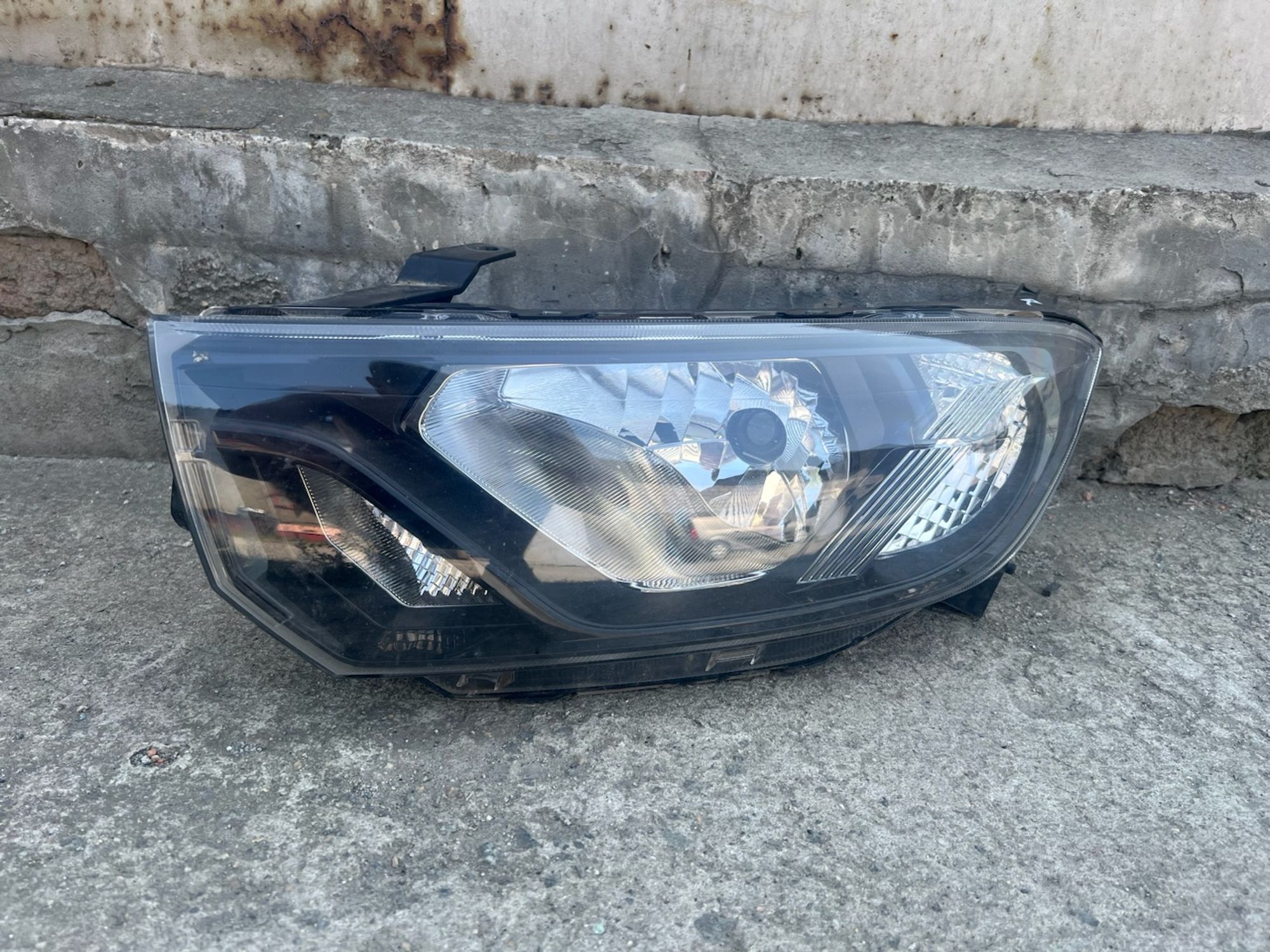 https://gcs.partsauto.market/rn-stockpro.appspot.com/thmbs/userImages/74b999aff9da8d5a09f9ff26dc196135/part/91373843-e124-4605-981b-e883b13da174_1750336112345.jpg