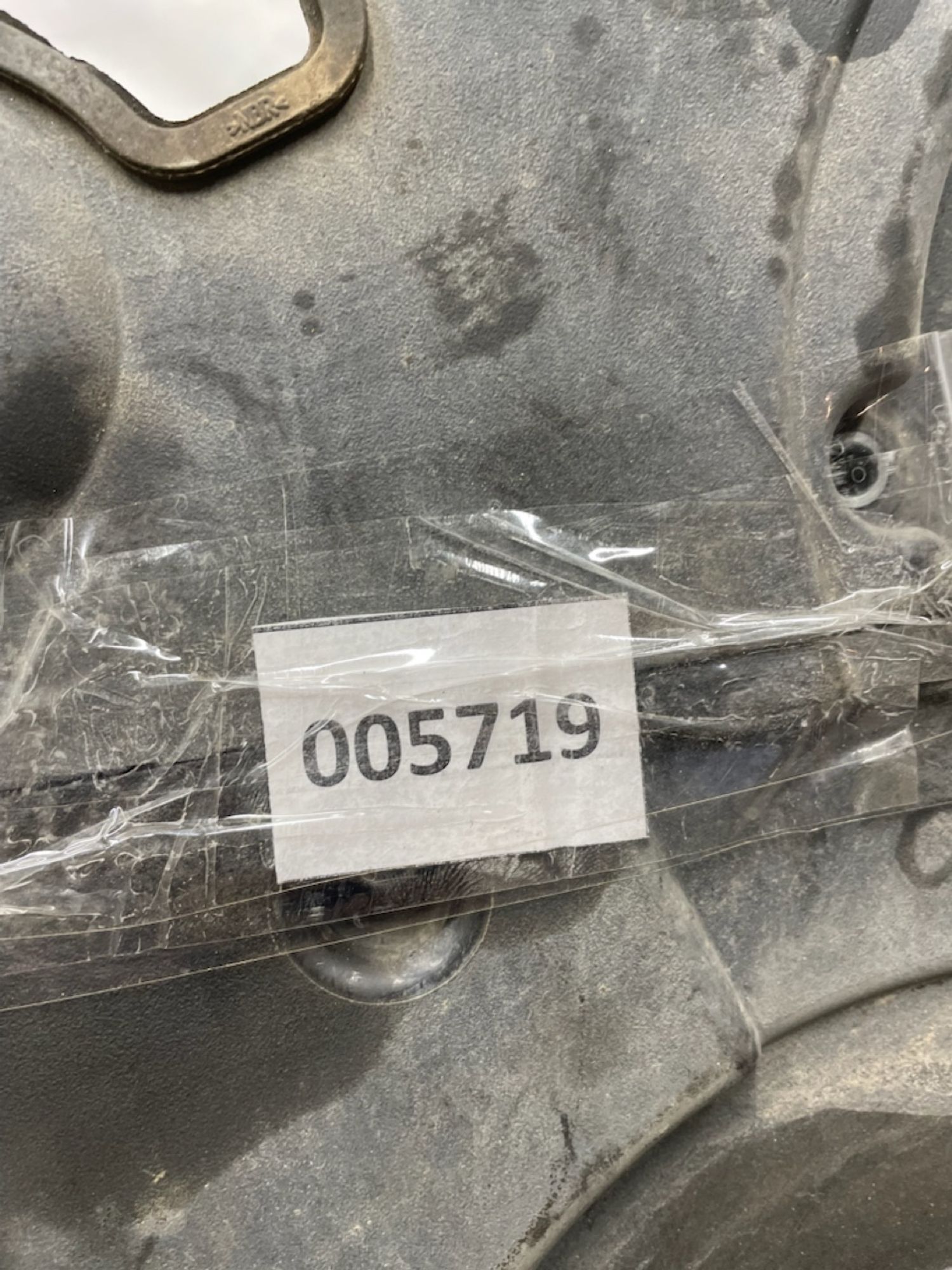 https://gcs.partsauto.market/rn-stockpro.appspot.com/thmbs/userImages/74b999aff9da8d5a09f9ff26dc196135/part/a3e4dc6b-1f54-4c8f-9dbb-366473a37a38_1737022074505.jpg