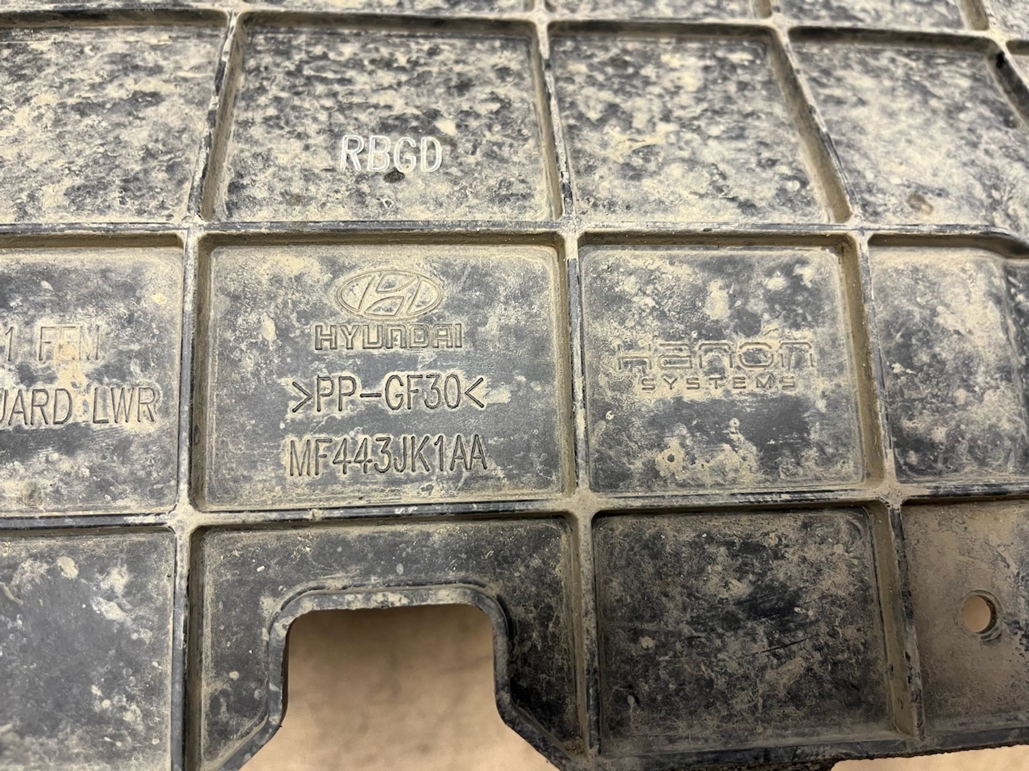 https://gcs.partsauto.market/rn-stockpro.appspot.com/thmbs/userImages/74b999aff9da8d5a09f9ff26dc196135/part/ad5f6182-93e1-435a-b8af-359a146cefe3_1747915204133.jpg