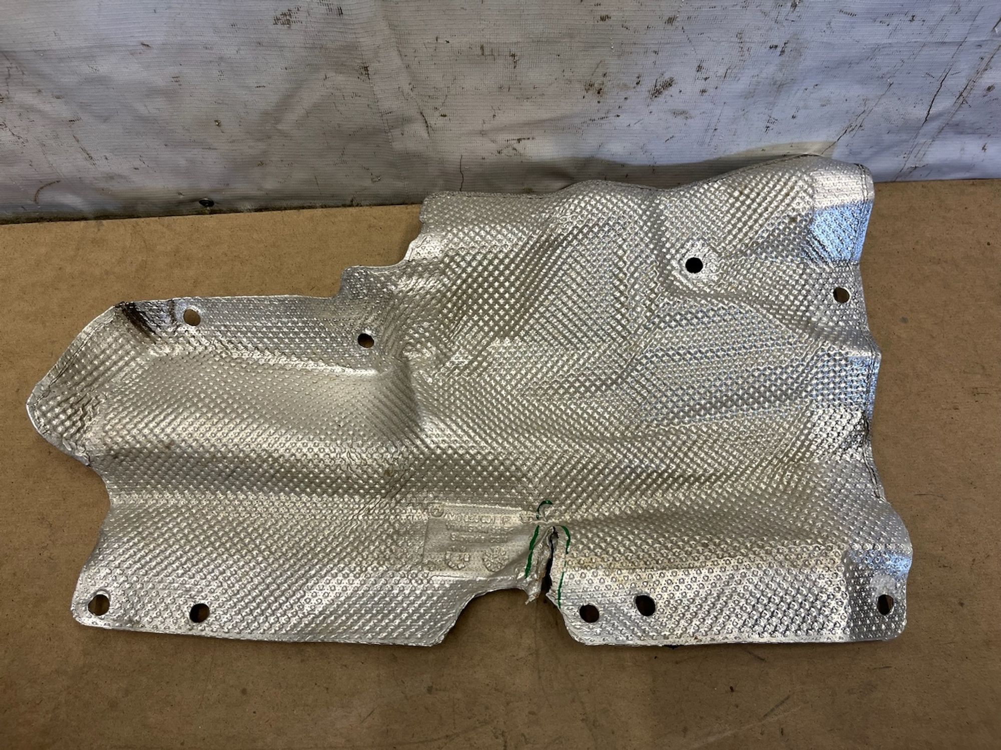 https://gcs.partsauto.market/rn-stockpro.appspot.com/thmbs/userImages/74b999aff9da8d5a09f9ff26dc196135/part/b3e90ab9-0445-4efc-869a-8cb754dc8c94_1749037378440.jpg
