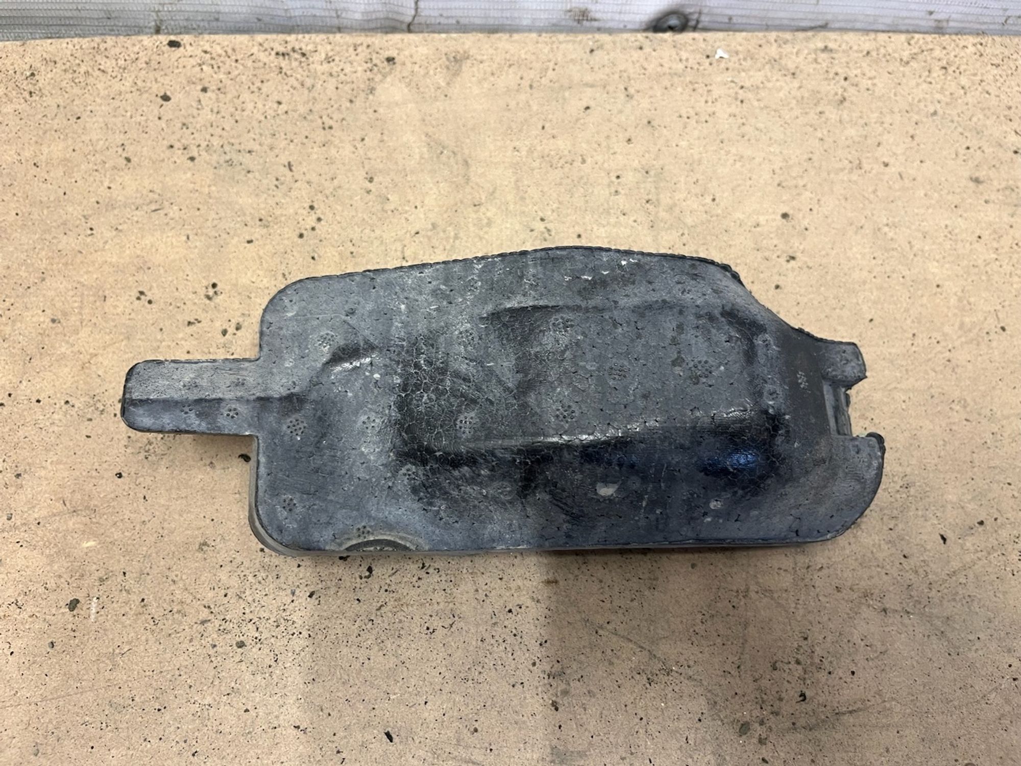 https://gcs.partsauto.market/rn-stockpro.appspot.com/thmbs/userImages/74b999aff9da8d5a09f9ff26dc196135/part/b45e34bf-3e3b-4805-9978-1a3ba989773c_1749018539176.jpg