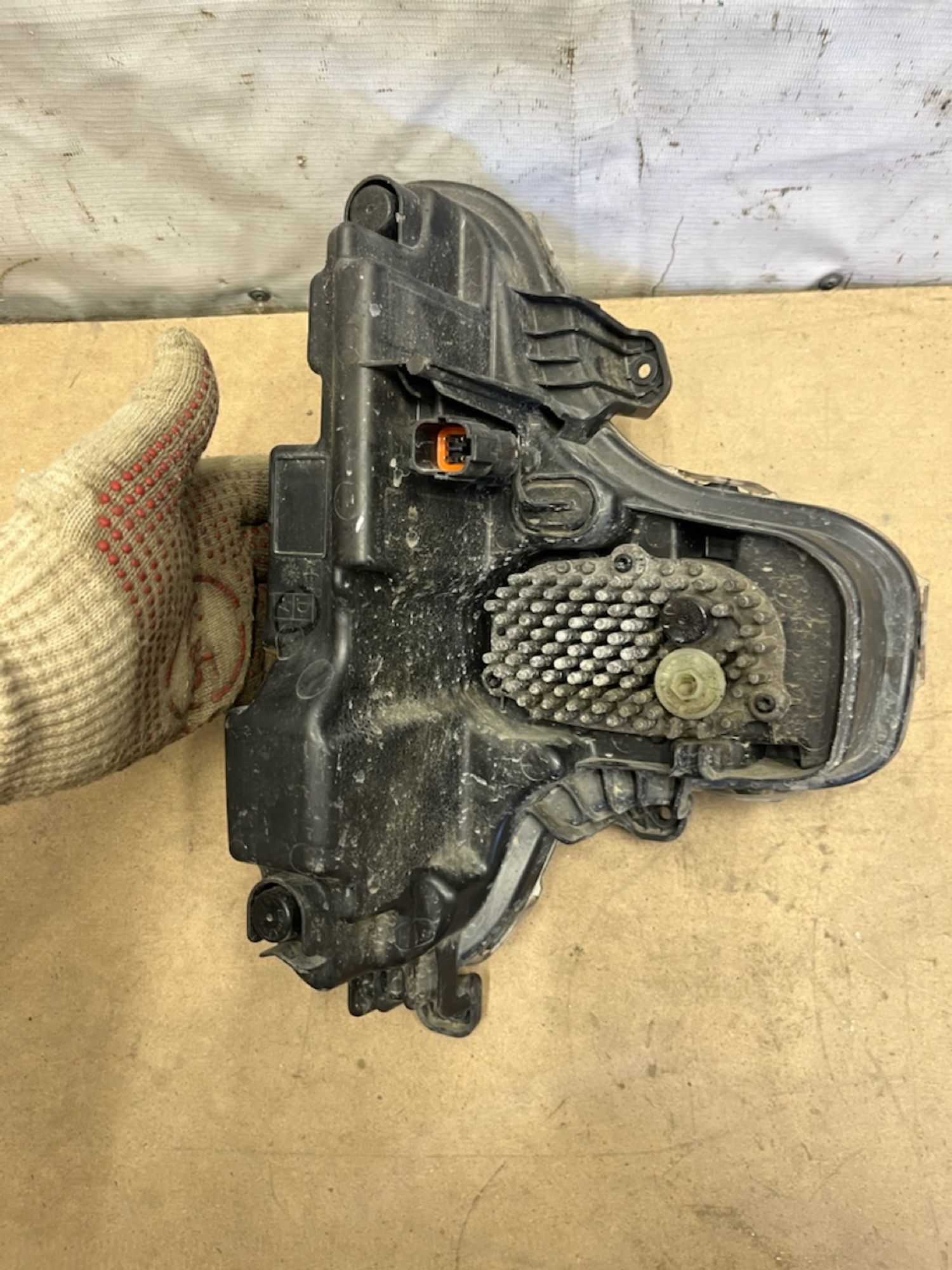 https://gcs.partsauto.market/rn-stockpro.appspot.com/thmbs/userImages/74b999aff9da8d5a09f9ff26dc196135/part/b75996a1-cb47-473e-88dd-0b6acc4d9b2c_1750066522863.jpg
