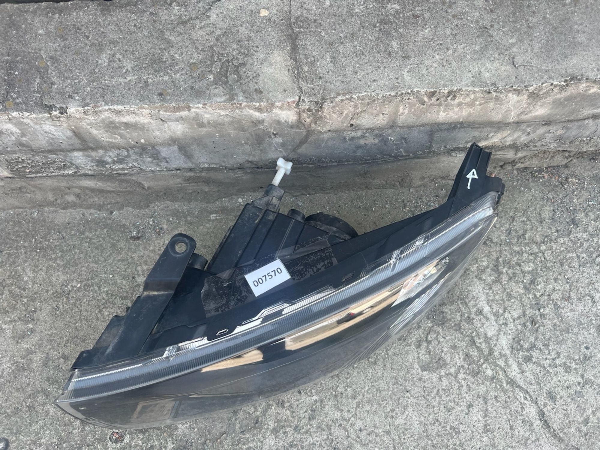 https://gcs.partsauto.market/rn-stockpro.appspot.com/thmbs/userImages/74b999aff9da8d5a09f9ff26dc196135/part/b86dae3e-b38c-4ff9-9f74-223d56738487_1750336116541.jpg