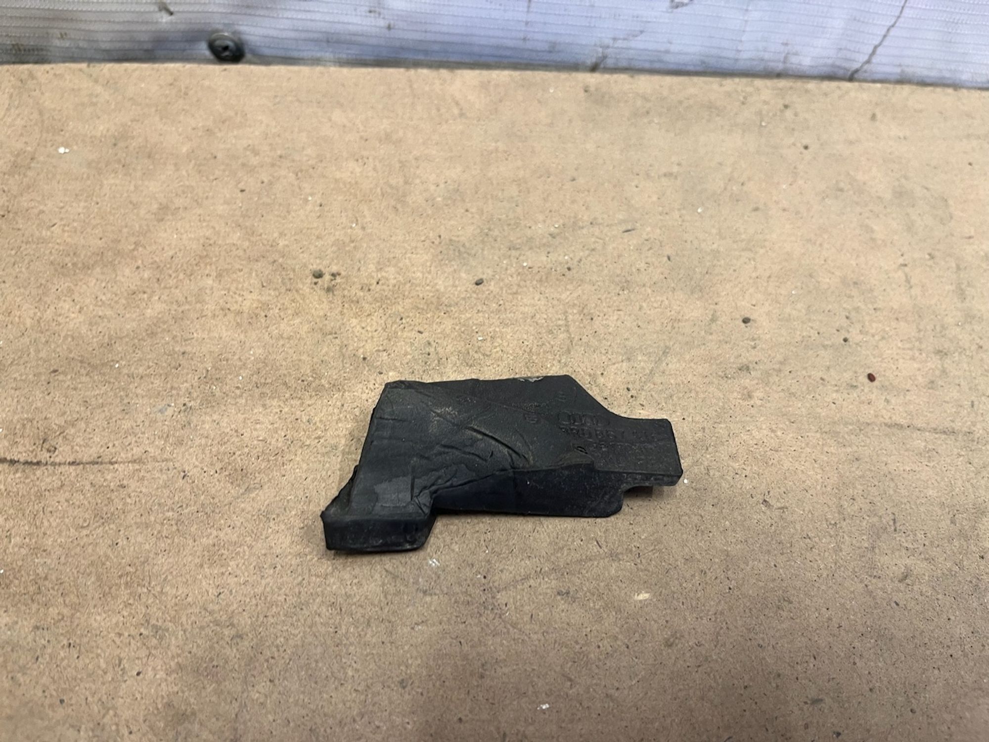 https://gcs.partsauto.market/rn-stockpro.appspot.com/thmbs/userImages/74b999aff9da8d5a09f9ff26dc196135/part/bd5c9b4d-e89a-4755-934d-767ec9feaae3_1750316876058.jpg