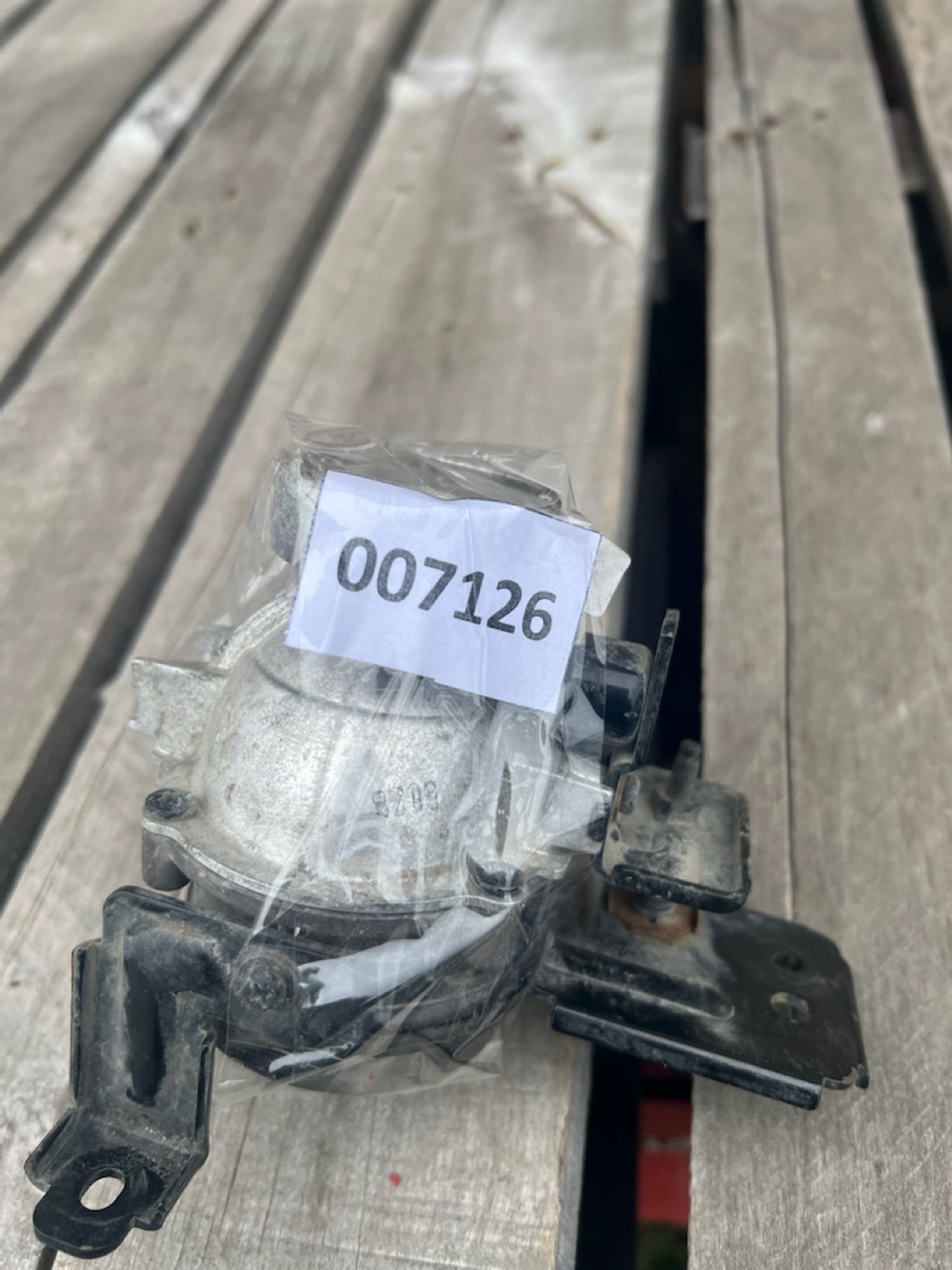 https://gcs.partsauto.market/rn-stockpro.appspot.com/thmbs/userImages/74b999aff9da8d5a09f9ff26dc196135/part/c18f3d2e-f46c-4c23-9e87-193706156a19_1747243307674.jpg