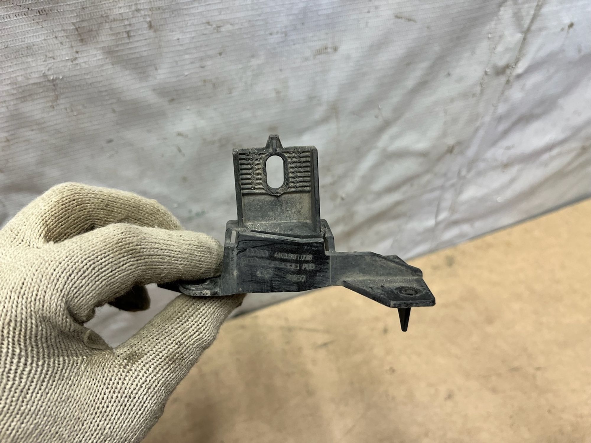 https://gcs.partsauto.market/rn-stockpro.appspot.com/thmbs/userImages/74b999aff9da8d5a09f9ff26dc196135/part/c5915966-8412-4b97-b34b-b14c7768b9e3_1746163324651.jpg