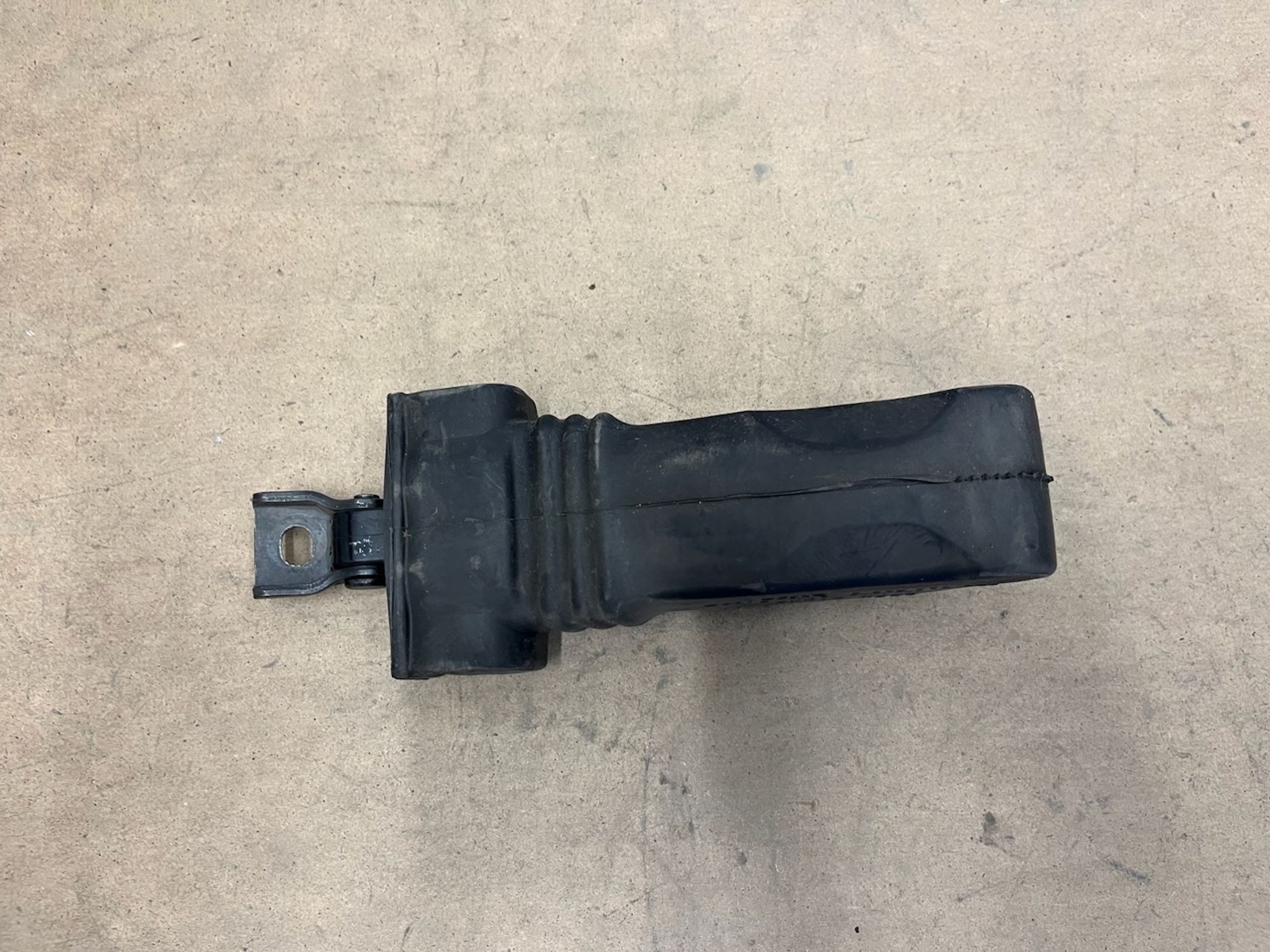 https://gcs.partsauto.market/rn-stockpro.appspot.com/thmbs/userImages/74b999aff9da8d5a09f9ff26dc196135/part/cfe43c6e-29d7-4624-8ccc-67f2ebd0acfe_1750248269714.jpg