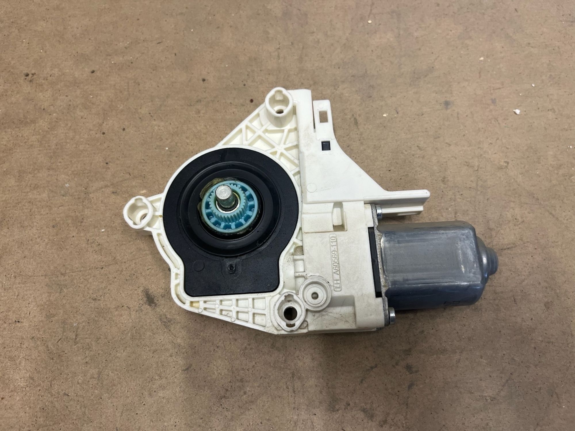 https://gcs.partsauto.market/rn-stockpro.appspot.com/thmbs/userImages/74b999aff9da8d5a09f9ff26dc196135/part/d7a49e8a-7d8e-4684-9572-a8a2dc684a64_1750316184936.jpg