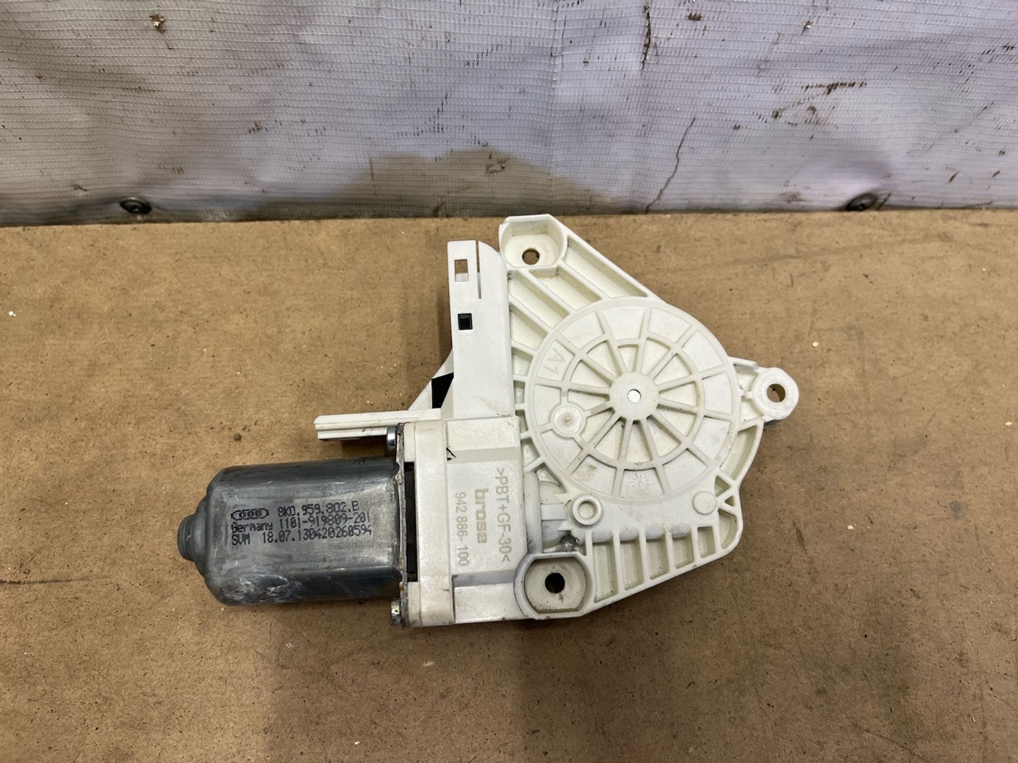 https://gcs.partsauto.market/rn-stockpro.appspot.com/thmbs/userImages/74b999aff9da8d5a09f9ff26dc196135/part/da077374-5fa1-4a5b-a308-4a2c254a2268_1750316649898.jpg