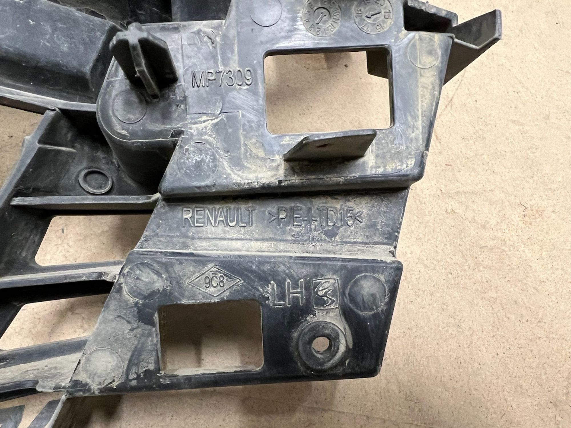 https://gcs.partsauto.market/rn-stockpro.appspot.com/thmbs/userImages/74b999aff9da8d5a09f9ff26dc196135/part/deeadfa0-dcaa-410a-b343-53d9d5d5eacf_1737394920323.jpg