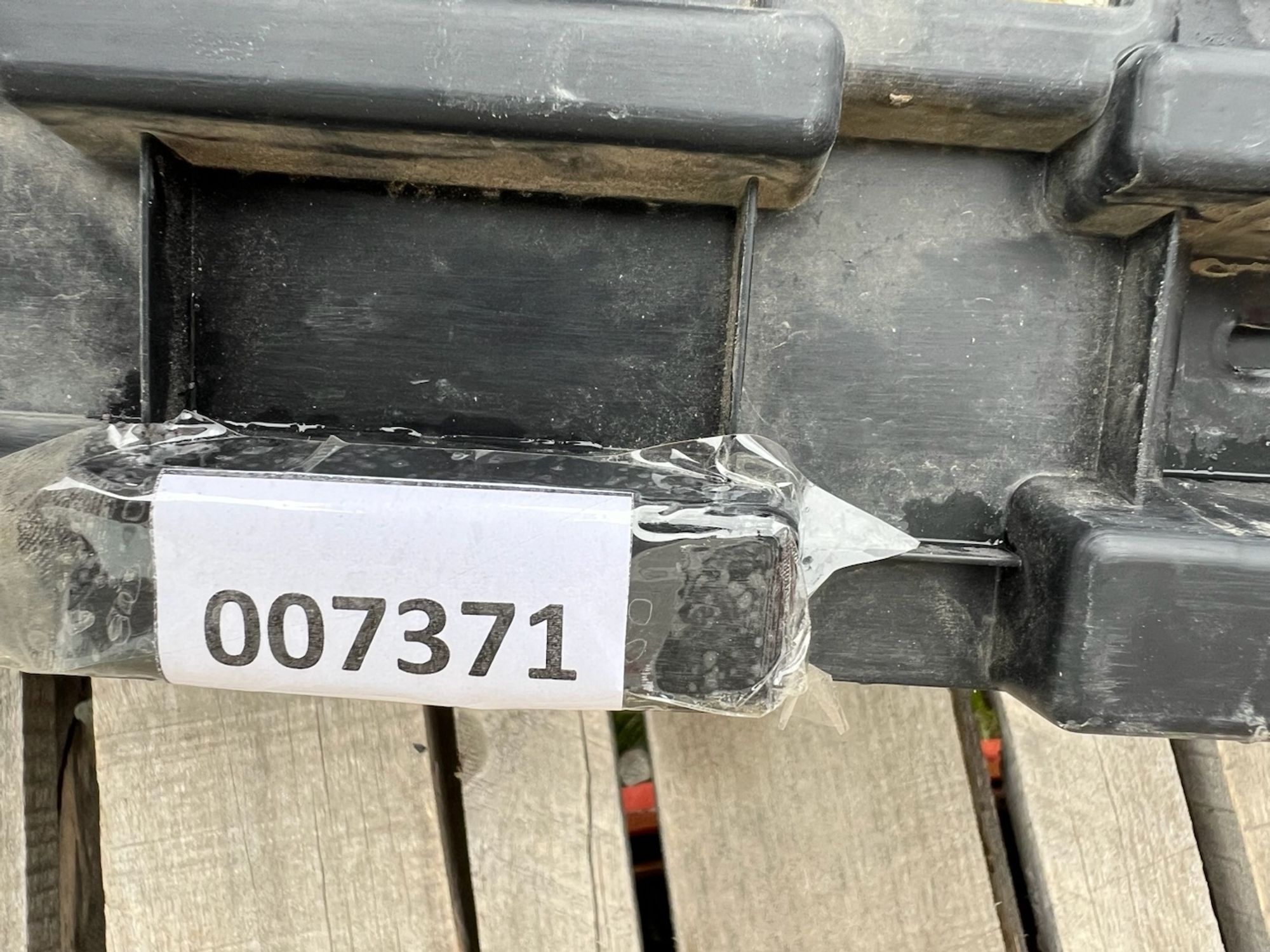 https://gcs.partsauto.market/rn-stockpro.appspot.com/thmbs/userImages/74b999aff9da8d5a09f9ff26dc196135/part/e801256e-1ba9-4dd0-b368-55caf97742bf_1747676610801.jpg
