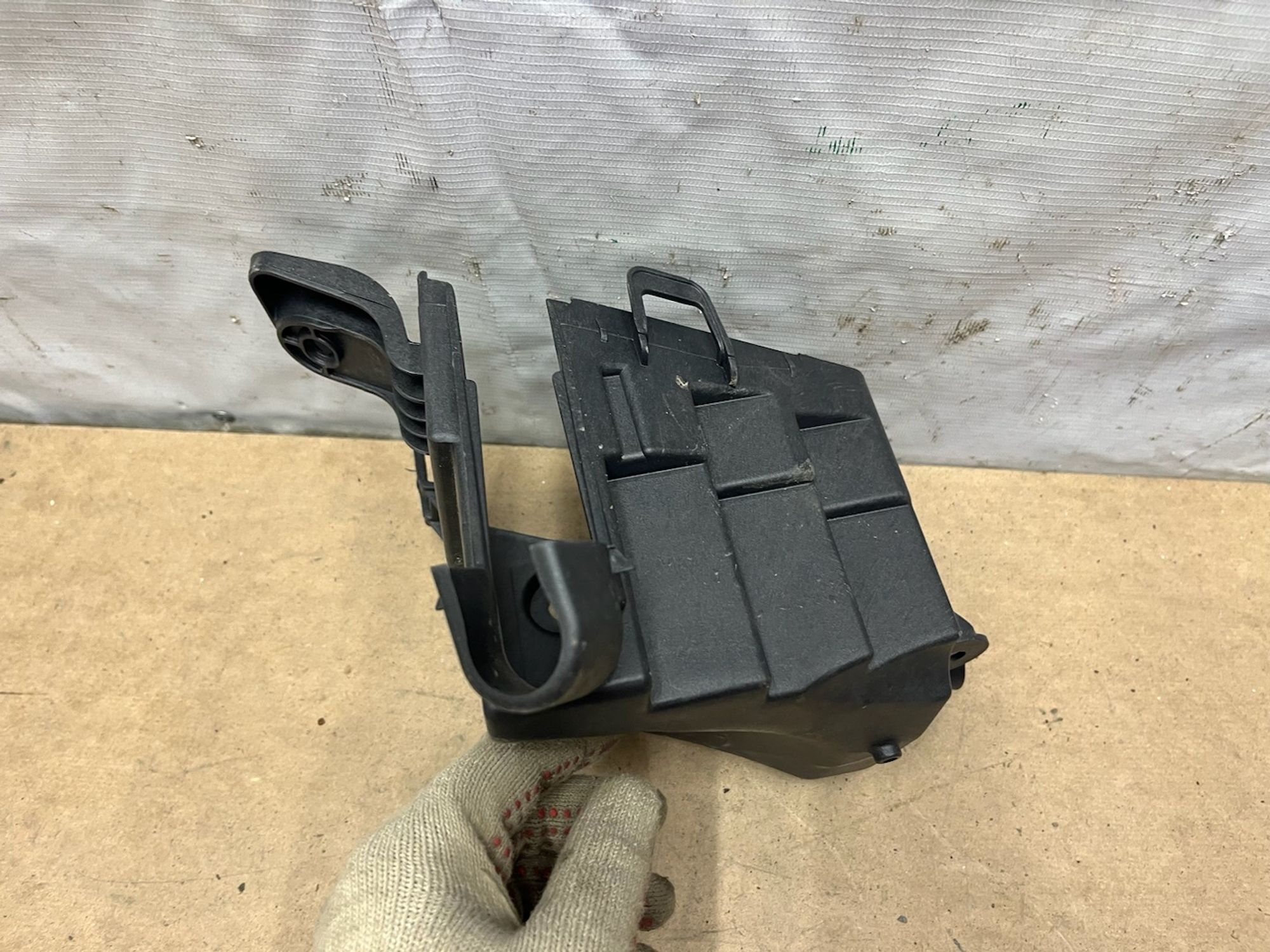 https://gcs.partsauto.market/rn-stockpro.appspot.com/thmbs/userImages/74b999aff9da8d5a09f9ff26dc196135/part/f20093e5-773d-4fb1-8e5b-dafdcbe6b851_1747225079224.jpg