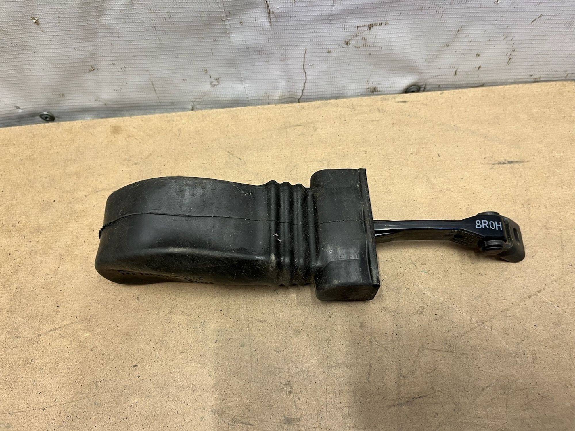 https://gcs.partsauto.market/rn-stockpro.appspot.com/thmbs/userImages/74b999aff9da8d5a09f9ff26dc196135/part/f694cb3a-bdc6-4467-9f42-e468310deab9_1746184807634.jpg