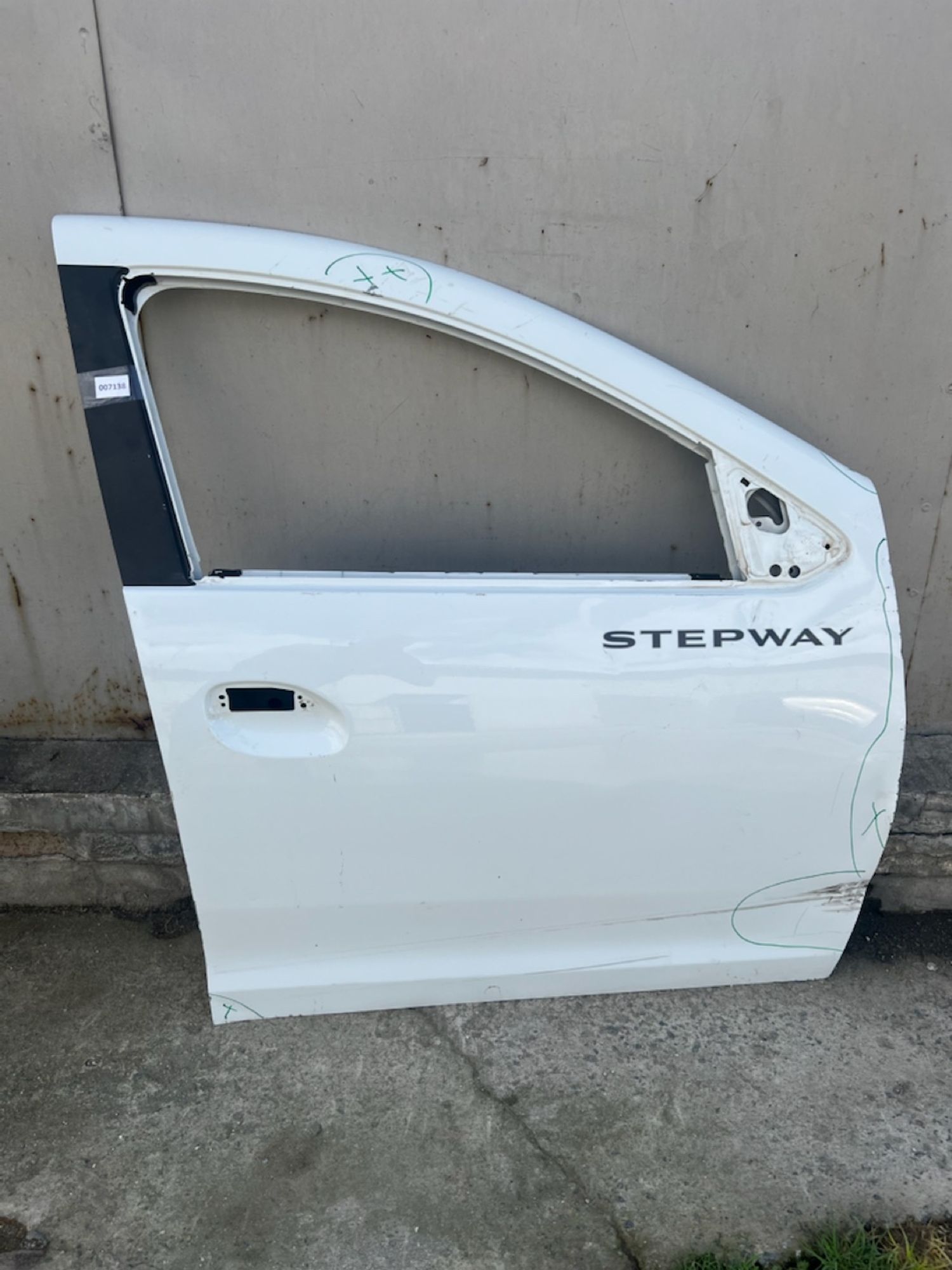 https://gcs.partsauto.market/rn-stockpro.appspot.com/thmbs/userImages/74b999aff9da8d5a09f9ff26dc196135/part/f9fba4d4-b301-4dd3-9178-596d7d1db57a_1747536760210.jpg